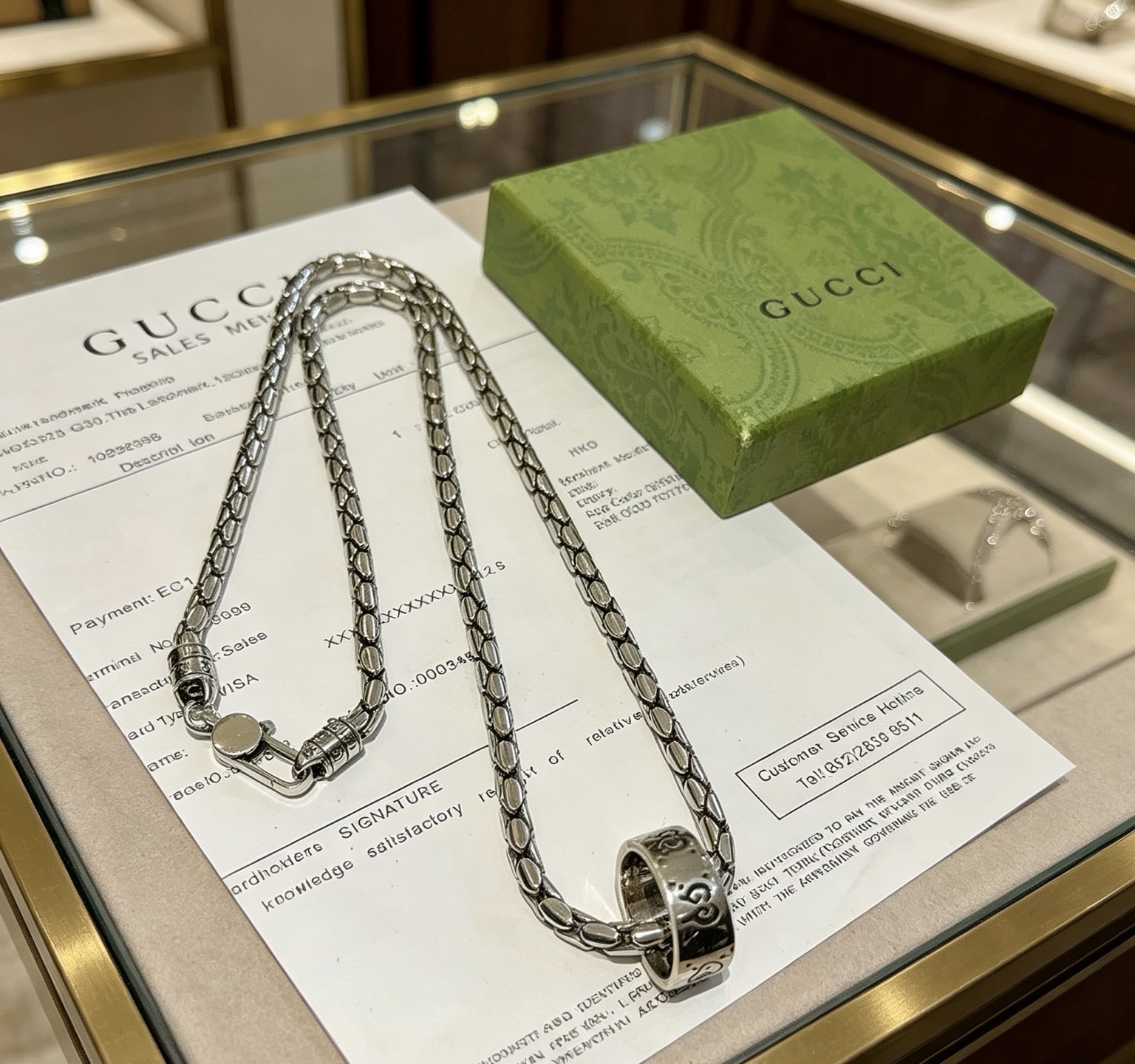 NO:858872,Batch, it’s so handsome. The latest chain of Gucci necklace is of higher quality. It’s the same classic model for celebrities. The Anger Forest series double G Gucci necklace. The details are distressed. The glossy version is not available in the market. This model has been on the market. It is a best-selling model in Gucci. It goes well with trendy clothes, high-quality jewelry, gucci, and necklaces.19860909批 太帅啦 古驰项链最新款链条档次更高明星同款经典款Anger Forest系列双G古驰项链 细节对版做旧处理 非市面亮面版型 这款一直在出 古驰里面热卖款 非常好搭配潮流衣服,饰品精品,gucci,necklace,Jewelry
