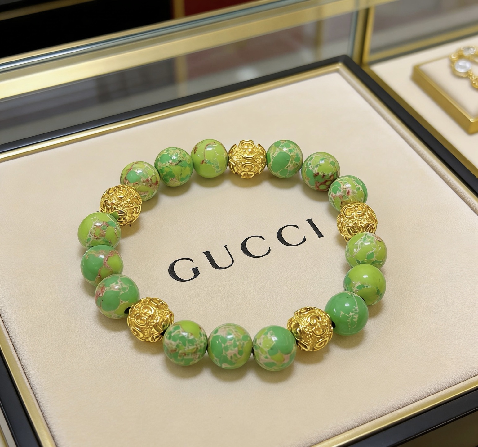 NO:858345,Batch Gucci bracelets for men and women. The latest natural snakeskin stone bracelet is of higher quality. The same style as the Anger Forest series double G natural tiger eye stone crystal bracelet. Size: 16-24 cm. The details are distressed. The shiny version is not available in the market. It is not commonly made in the market. This model has been released. The best-selling model in Gucci. Very good to match clothes, jewelry boutiques, gucci, bracelet, snakeskin.19860909批 古驰手链男女同款 最新款天然蛇皮石手链档次更高明星同款Anger Forest系列双G天然虎眼石水晶手链 尺寸:16-24厘米 细节对版做旧处理 非市面亮面版型 非市面普通做这款一直在出 古驰里面热卖款 非常好搭配衣服,饰品精品,gucci,bracelet,snakeskin,Jewelry