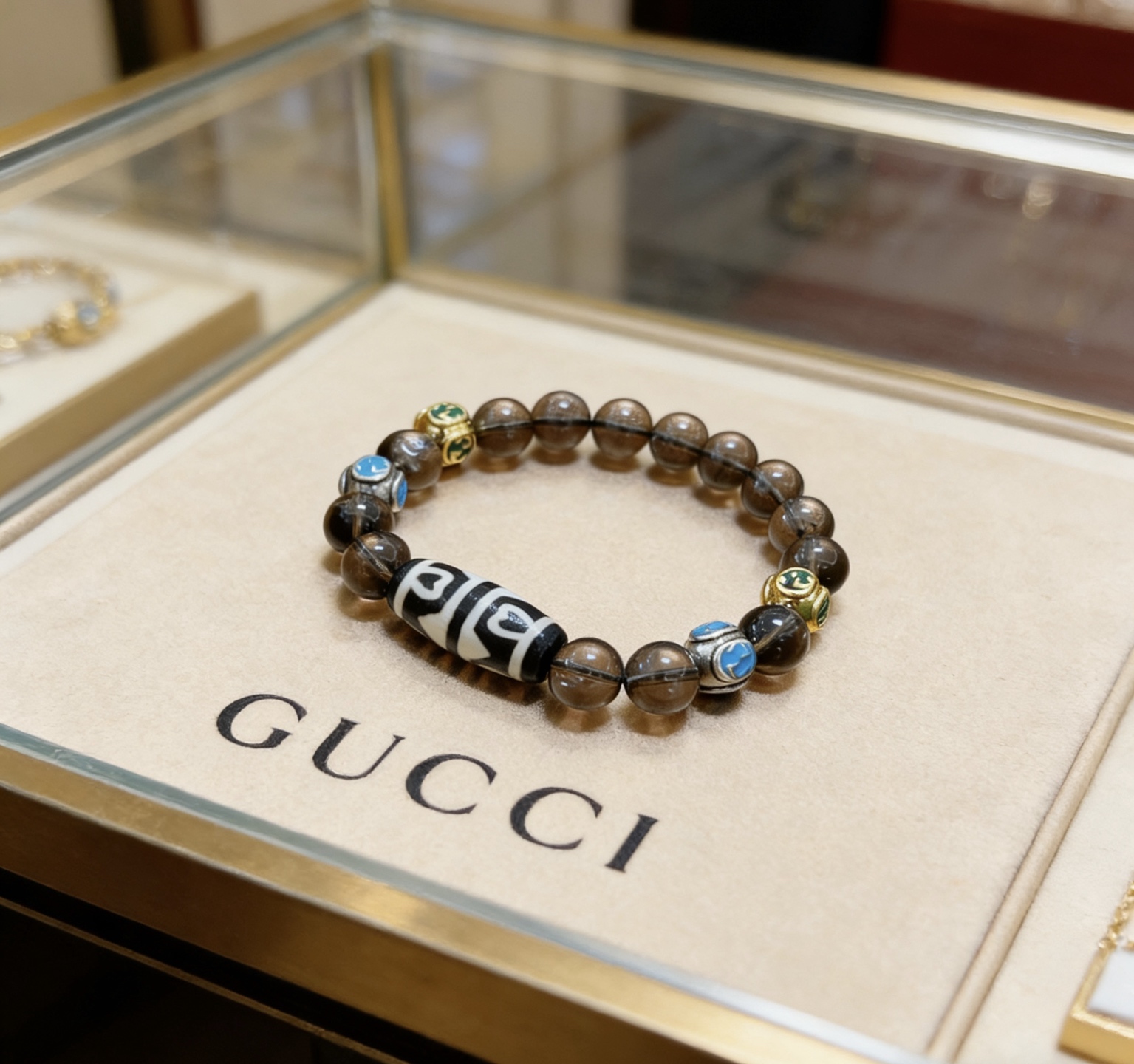 NO:858358,Batch new product release Gucci bracelets for men and women. The latest citrine bracelets are of higher quality. Anger Forest series double g crystal bracelets of the same style for celebrities. Size: 16-24 cm. Details are matched to the gold treatment. Non-market glossy version. Non-market ordinary products. This model has been released. Best-selling model in Gucci. Very good to match clothes, high-quality jewelry, gucci, bracelet, gold.19860909批 新品发布古驰手链男女同款 最新款茶晶手链档次更高明星同款Anger Forest系列双g水晶手链 尺寸:16-24厘米 细节对版黄金处理 非市面亮面版型 非市面普通做这款一直在出 古驰里面热卖款 非常好搭配衣服,饰品精品,gucci,bracelet,gold,Jewelry