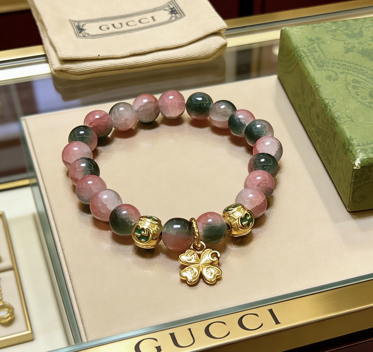 NO:858481,Batch New Product Release Gucci Bracelet Luxurious Gucci Bracelet Watermelon Crystal Bracelet Crystal Same Style for Men and Women The latest beaded bracelet with higher grade Stars’ Anger Forest Series Double G Retro Gucci Bracelet Size: 16-24 cm Details are distressed and not available in the market Glossy version Not available in the market, this one has been released. Best-selling model in Gucci. Very good match with clothes, high-quality jewelry, gucci, bracelet19860909批 新品发布 古驰手链奢华古驰手串 西瓜晶手链水晶男女同款 最新款全件串珠手链档次更高明星同款Anger Forest系列双g复古古驰手链 尺寸:16-24厘米 细节对版做旧处理 非市面亮面版型 非市面普通做这款一直在出 古驰里面热卖款 非常好搭配衣服,饰品精品,gucci,bracelet,Jewelry