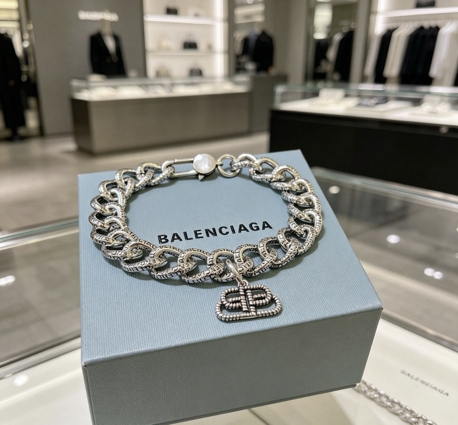 NO:858451,Batch. Original new product Balenciaga Balenciaga Bracelet Counter Same Balenciaga Bracelet Men's hot model shipped Unique design avant-garde A must-have for men and women!  Size 18.20.22.24cm, fine jewelry, balenciaga, balenciaga, bracelet19860909批. 原单货新品 巴黎世家 Balenciaga手链专柜一致巴黎世家手链 男士火爆款出货 设计独特 前卫 男女必备！码数18.20.22.24cm,饰品精品,balenciaga,balenciaga,bracelet,Jewelry