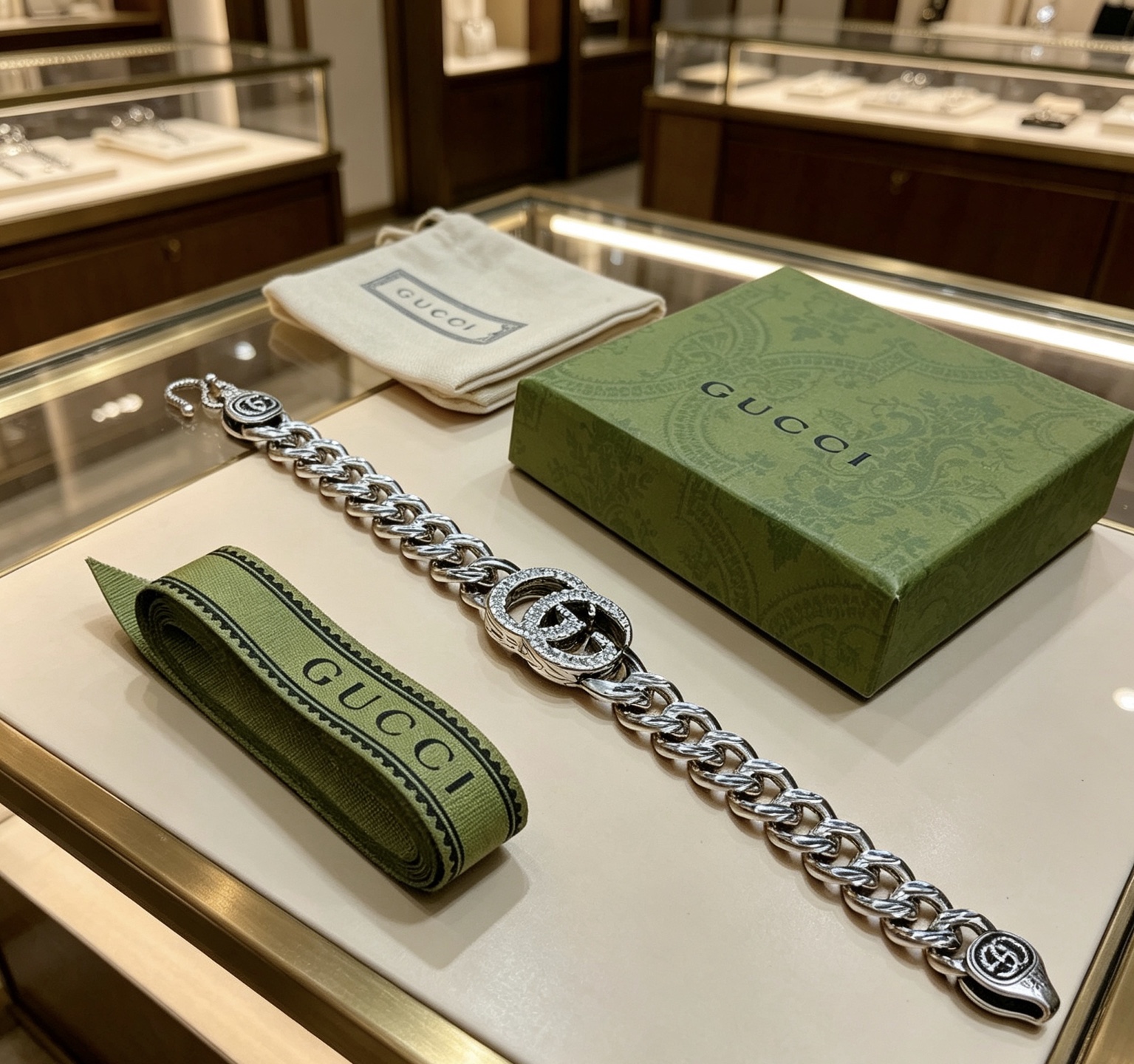 NO:858462,Batch .2026 Gucci's latest release. Recommended series of Gucci bracelets. The latest classic style. Exquisite regardless of style and texture. It is absolutely top-notch. You can understand the original logo at a glance. Super nice. The best choice to match clothes. A must-have artifact for men and women. Code number: 16.17.18.19.20.21.22.23.24CM  It shows low-key luxury and connotation. It took more than 2 months to prepare the new style. It is really a decade of hard work in the stage. It is the ceiling in jewelry, fine jewelry, gucci, gucci, bracelet19860909批 .2026古驰最新出炉 推荐系列Gucci古驰手链最新款的经典款 精致无论款式 质感 都是绝对的顶尖feel 只要看一眼就懂了原版logo 超 nice 搭配衣服最佳的选择,男女同款必备神器码数:16.17.18.19.20.21.22.23.24CM 显低调奢华有内涵.准备了2个多月的新款,真是台下十年功啊,饰品中的天花板,饰品精品,gucci,gucci,bracelet,Jewelry