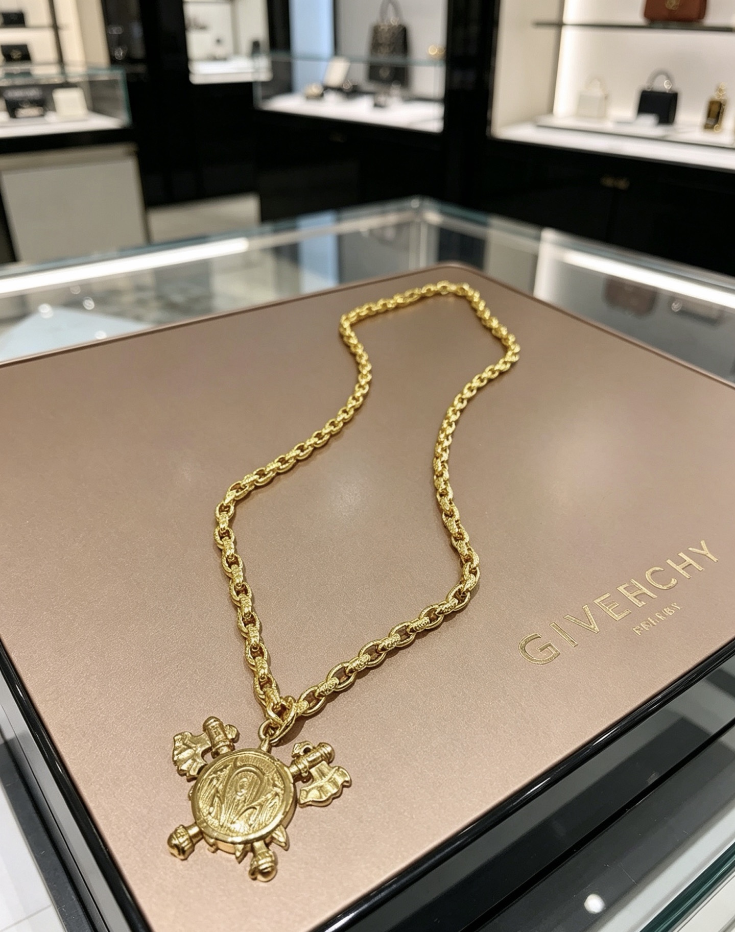 NO:858503,Batch of original single goods, new products, Givenchy necklace, GIVENCHY new necklace counter, consistent details, fine workmanship, every detail process is in place, fine design craftsmanship, hot models shipped, unique design, retro style, Givenchy necklace, jewelry boutique, givenchy, givenchy, necklace19860909批 原单货新品 纪梵希项链GIVENCHY新款项链专柜一致 细节做工精细 每个细节流程到位 设计工艺精细 火爆款出货 设计独特 复古风格 纪梵希项链,饰品精品,givenchy,givenchy,necklace,Jewelry