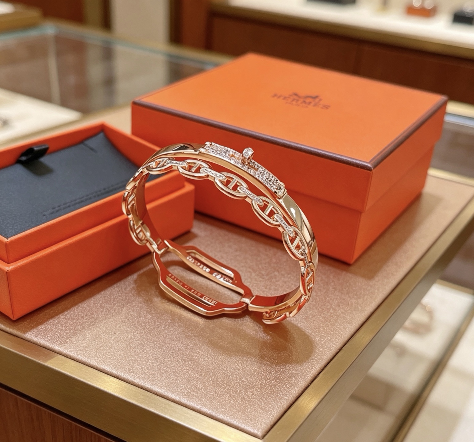 NO:858523,Batch. Hermès bracelet is a test of the craftsmanship of the master. Make sure the details are good [color][color]. High-end customization. Goddesses all love Hermès. Popular bracelets. Super exquisite and praised by all goddesses. Celebrities have the same style. High-end material is gold-plated. The texture of k-gold is really amazing. Fine jewelry, hermes, bracelet, gold plating.19860909批. 爱马仕手镯 太考验师傅的手艺了 要确保细节好[色][色] 技术高超高端定制 女神 都爱爱马仕火爆 手镯 超精赞各路女神 明星 同款 高端材质镀金,k金质感上手真的赞,饰品精品,hermes,bracelet,gold plating,Jewelry