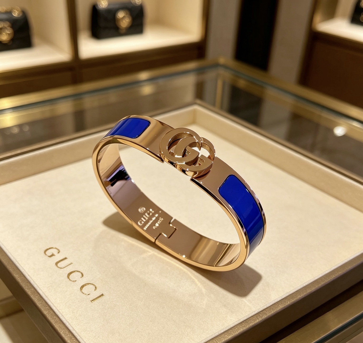 NO:858681,Batch. Gucci bracelets are hand-made, the latest bracelets are of a higher grade, the same style as the Anger Forest series, Double G classic series, Gucci bracelets. The details are matched with K gold processing. The shiny version is not available in the market. This one has been on the market. It is a best-selling model in Gucci. It goes well with trendy clothes, fine jewelry, Gucci, and bracelets.19860909批.古驰手镯手环纯手工打造最新款手镯档次更高明星同款Anger Forest系列双G经典款系列古驰手环 细节对版K金处理 非市面亮面版型 这款一直在出 古驰里面热卖款 非常好搭配潮流衣服,饰品精品,gucci,bracelet,Jewelry