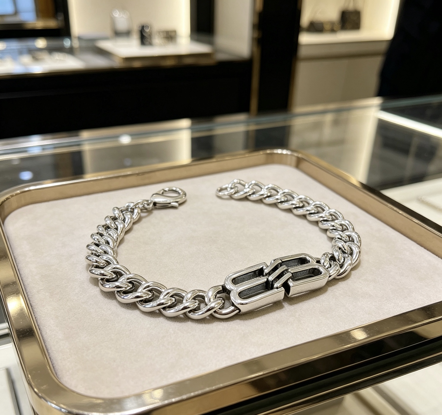 NO:859972,Batch. Original new product Balenciaga Balenciaga Bracelet Counter Same Balenciaga Bracelet Men's hot model shipped Unique design avant-garde A must-have for men and women!  Size 18.20.22.24cm, fine jewelry, balenciaga, balenciaga, bracelet19860909批. 原单货新品 巴黎世家 Balenciaga手链专柜一致巴黎世家手链 男士火爆款出货 设计独特 前卫 男女必备！码数18.20.22.24cm,饰品精品,balenciaga,balenciaga,bracelet,Jewelry
