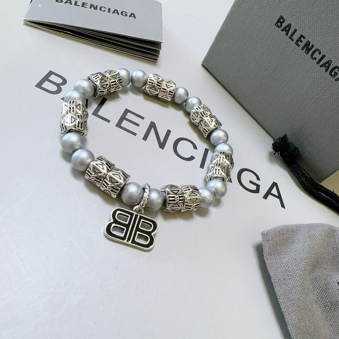 NO:860013,Batch counter Seiko version liquid metal silver Balenciaga bracelet Pearl Thai silver style Balenciaga bracelet Star same style for men and women Retro style Original replica Handmade ~ Genuine open mold trendy fashion must-have Can be worn by both men and women Same style for couples Rock punk Thai silver style Retro elements Trendy and versatile I like to place an order and note the wrist circumference, jewelry boutique, balenciaga, bracelet19860909批 专柜精工版本液态金属银巴黎世家手链 珍珠泰银风格巴黎世家手链 明星同款男女款 复古做旧风 原版复刻 纯手工打造 ～正品开模潮流时尚必备 男女均可佩戴 情侣款同款 摇滚朋克泰银风格 复古元素 潮流百搭 超级喜欢下单备注手腕周长,饰品精品,balenciaga,bracelet,Jewelry