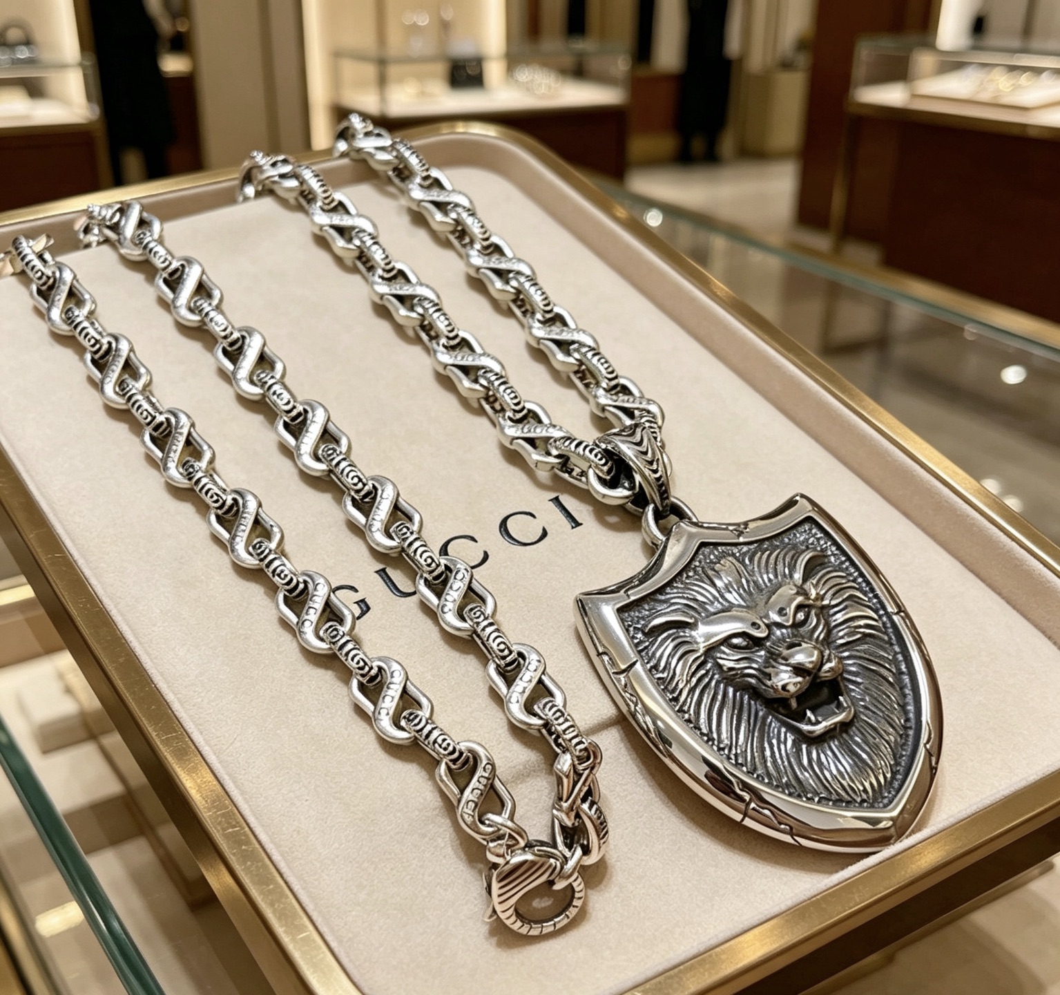 NO:860063,Batch Gucci necklace’s latest chain has a higher grade. The same style as the star’s Anger Forest series Double G Gucci necklace. The chain length is 60 cm and can be changed in length. Gucci’s retro European and American trendy new G classic series. The details are distressed. Non-market shiny version. This one has been on the market. It is a best-selling model in Gucci. It is very good to match with trendy clothes, fine jewelry, gucci, necklace.19860909批 古驰项链最新款链条档次更高明星同款Anger Forest系列双G古驰项链 链长60厘米可改长度 古驰复古欧美潮流新款G经典系列 细节对版做旧处理 非市面亮面版型 这款一直在出 古驰里面热卖款 非常好搭配潮流衣服,饰品精品,gucci,necklace,Jewelry