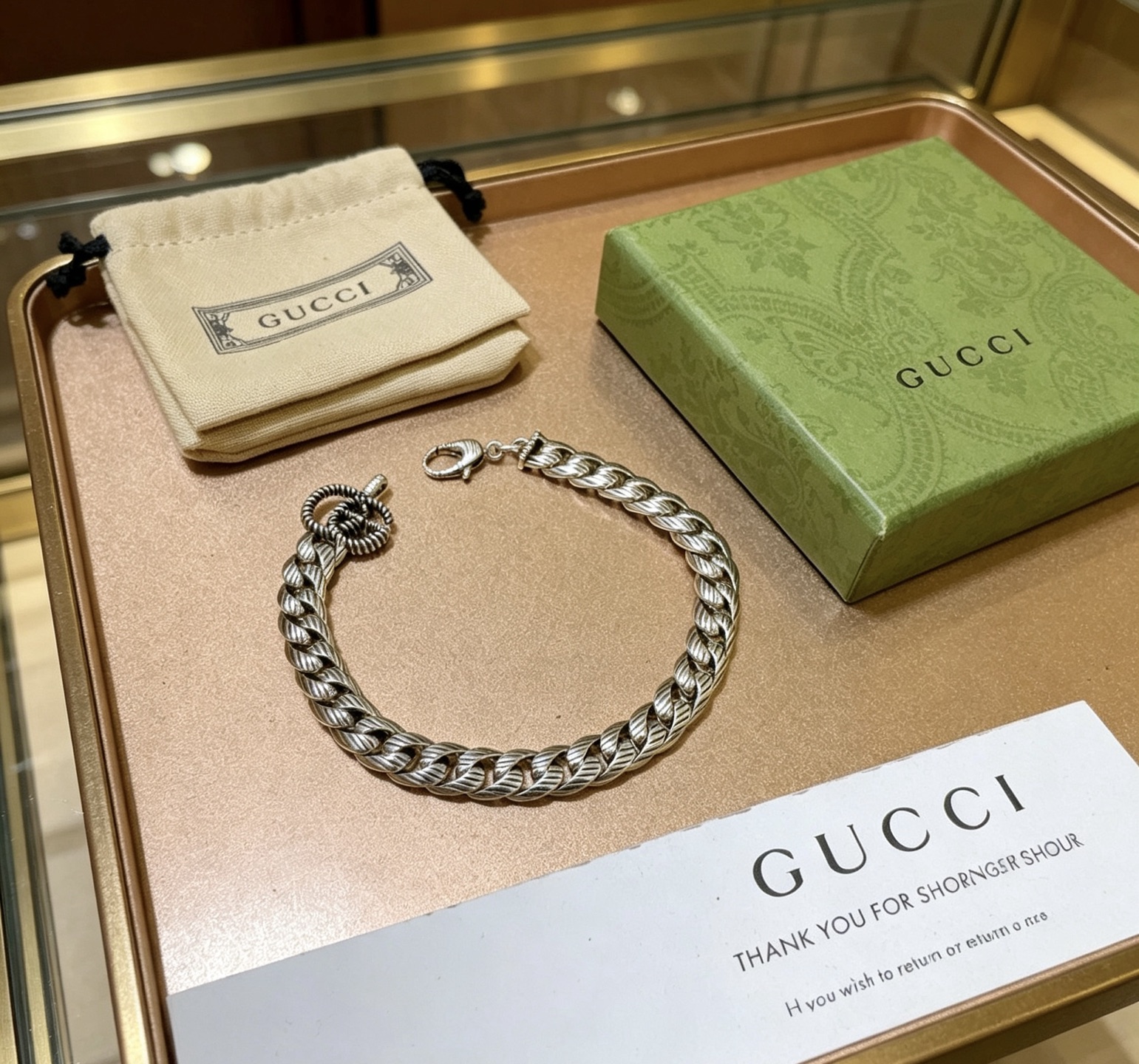 。 最新出炉🌼 Gucci古驰手链最新款的经典款 精致无论款式 质感 都是绝对的顶尖feel 只要看一眼