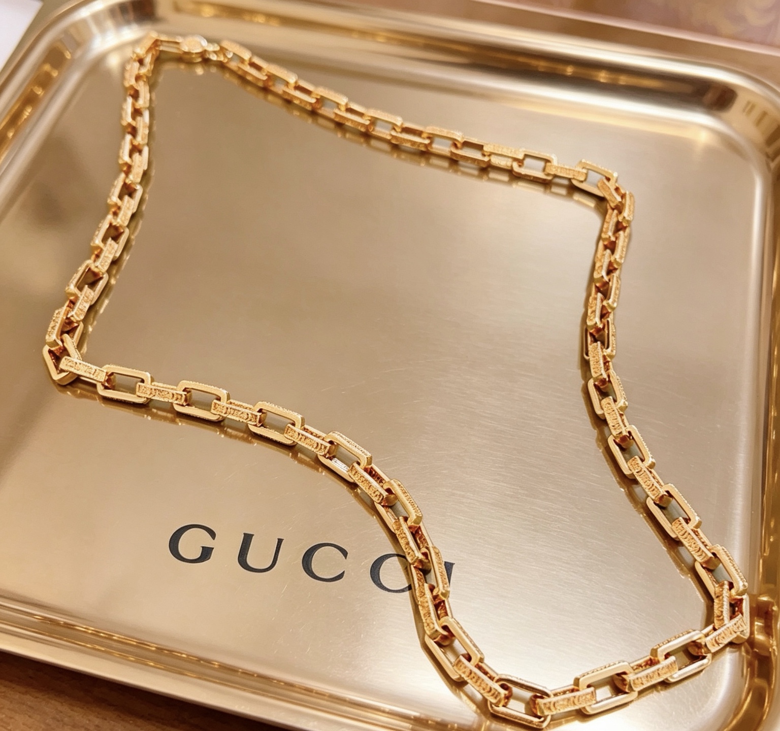 NO:860075,Batch (Luxury Style) Gucci Necklace’s latest chain has a higher grade and is the same style as the stars. It took more than a month to make it. It is exquisitely crafted and handmade to create the perfect latest style Anger Forest Series Double G Gucci Necklace. The chain length is 60 cm and the length can be changed. The details are matched with gold processing. The shiny version is not available in the market. This one has been out. It is a best-selling model in Gucci. It is very good to match with trendy clothes, fine jewelry, Gucci, necklace, gold.19860909批 (奢华款)古驰项链最新款链条档次更高明星同款.花了一个多月做出来精工细致纯手工打造完美的最新款式 Anger Forest系列双G古驰项链 链长60厘米可改长度 细节对版黄金处理 非市面亮面版型 这款一直在出 古驰里面热卖款 非常好搭配潮流衣服,饰品精品,gucci,necklace,gold,Jewelry