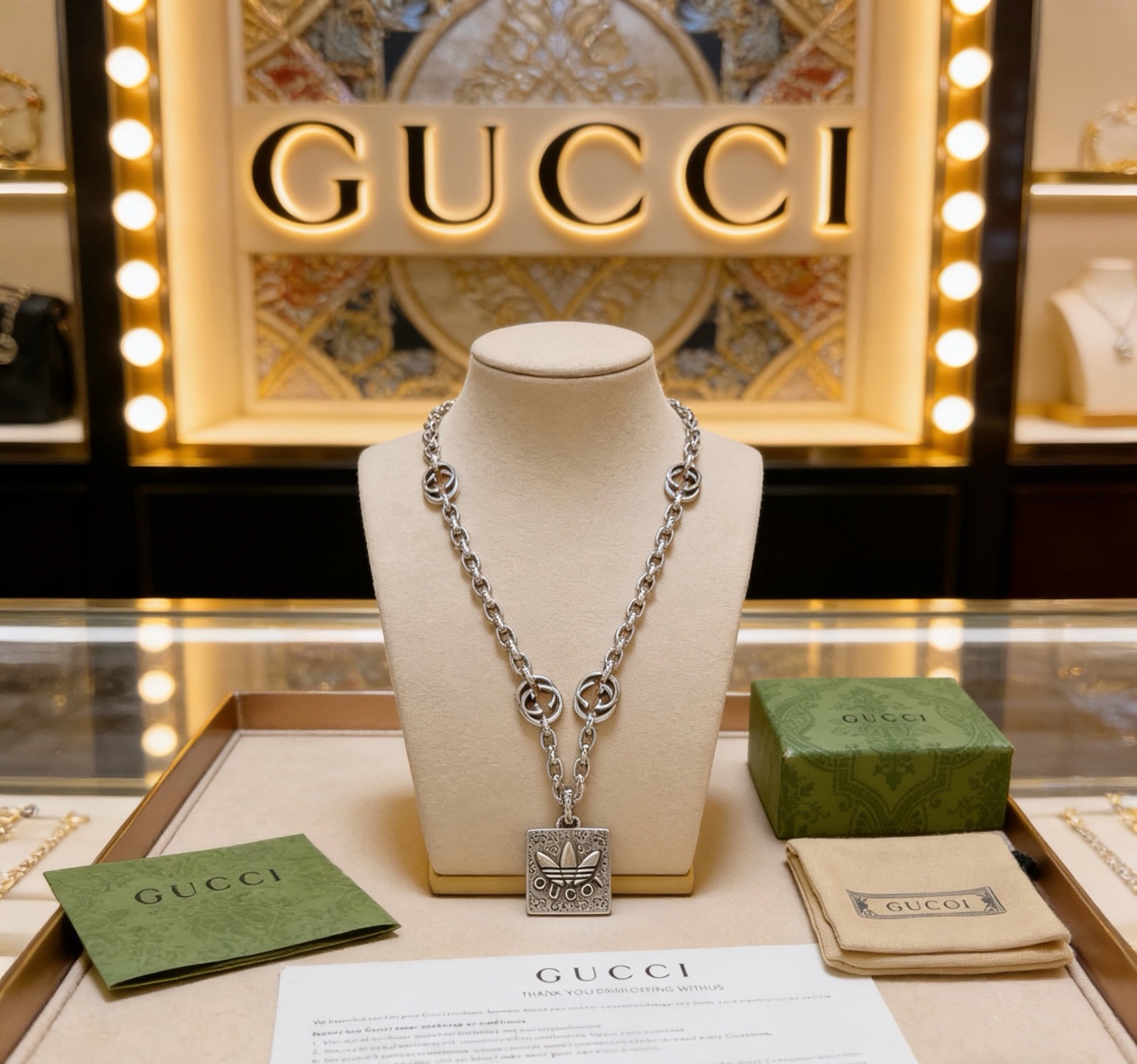 NO:860166,The latest Gucci necklace has a higher grade. The same style as the star Anger Forest series double G classic necklace gold series necklace. The chain length is 60 cm and the length can be changed. The details are distressed. The shiny version is not available in the market. This one has been on the market. It is a best-selling model in Gucci. It is very good to match trendy clothes, fine jewelry, gucci, necklace, gold.19860909批古驰项链最新款链条档次更高明星同款Anger Forest系列双G经典项链黄金系列项链 链长60厘米可改长度 细节对版做旧处理 非市面亮面版型 这款一直在出 古驰里面热卖款 非常好搭配潮流衣服,饰品精品,gucci,necklace,gold,Jewelry