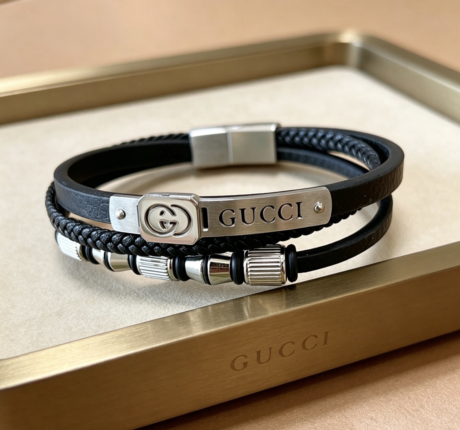 NO:860228,Batch Gucci hand strap bracelet, the latest model, pure handmade first-layer cowhide material, higher grade, same style as Anger Forest series, Double G classic series, retro silver bracelet, details are distressed, non-market glossy version, this one has been out, best-selling model in Gucci, very good to match with trendy clothes, fine jewelry, gucci, bracelet, cowhide19860909批 古驰手绳手环最新款纯手工头层牛皮材质档次更高明星同款Anger Forest系列双G经典款系列复古银手链 细节对版做旧处理 非市面亮面版型 这款一直在出 古驰里面热卖款 非常好搭配潮流衣服,饰品精品,gucci,bracelet,cowhide,Jewelry