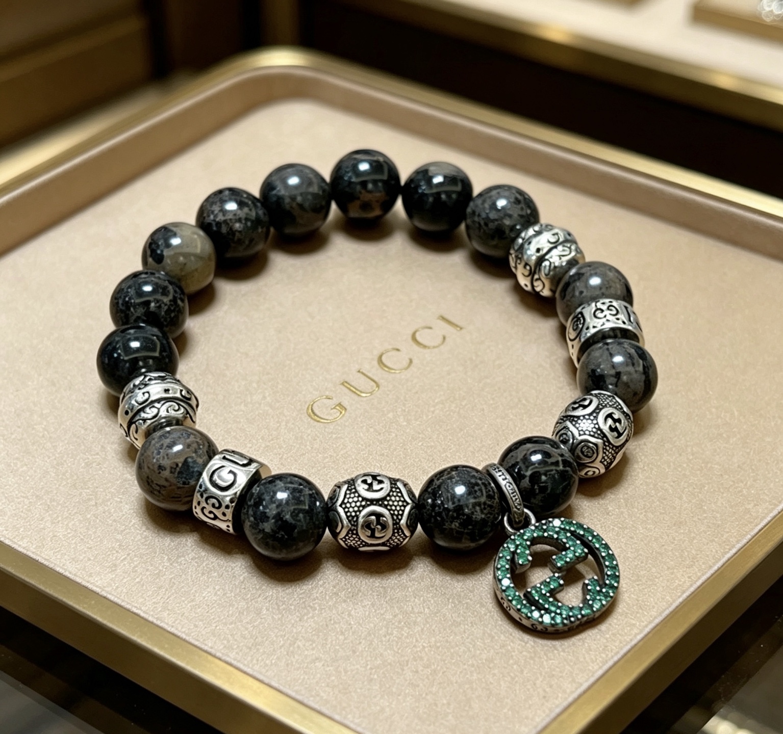 NO:860154,Batch Gucci bracelets for men and women. The latest snakeskin stone bracelets are of higher quality. Anger Forest series double-g crystal stone bracelets of the same style for celebrities. Size: 16-24 cm. Details are distressed. Non-market glossy version. Non-market ordinary ones. This one has been out. Best-selling model in Gucci. Very good to match clothes, fine jewelry, gucci, bracelet, snakeskin.19860909批 古驰手链男女同款 最新款蛇皮石手链档次更高明星同款Anger Forest系列双g水晶石手链 尺寸:16-24厘米 细节对版做旧处理 非市面亮面版型 非市面普通做这款一直在出 古驰里面热卖款 非常好搭配衣服,饰品精品,gucci,bracelet,snakeskin,Jewelry