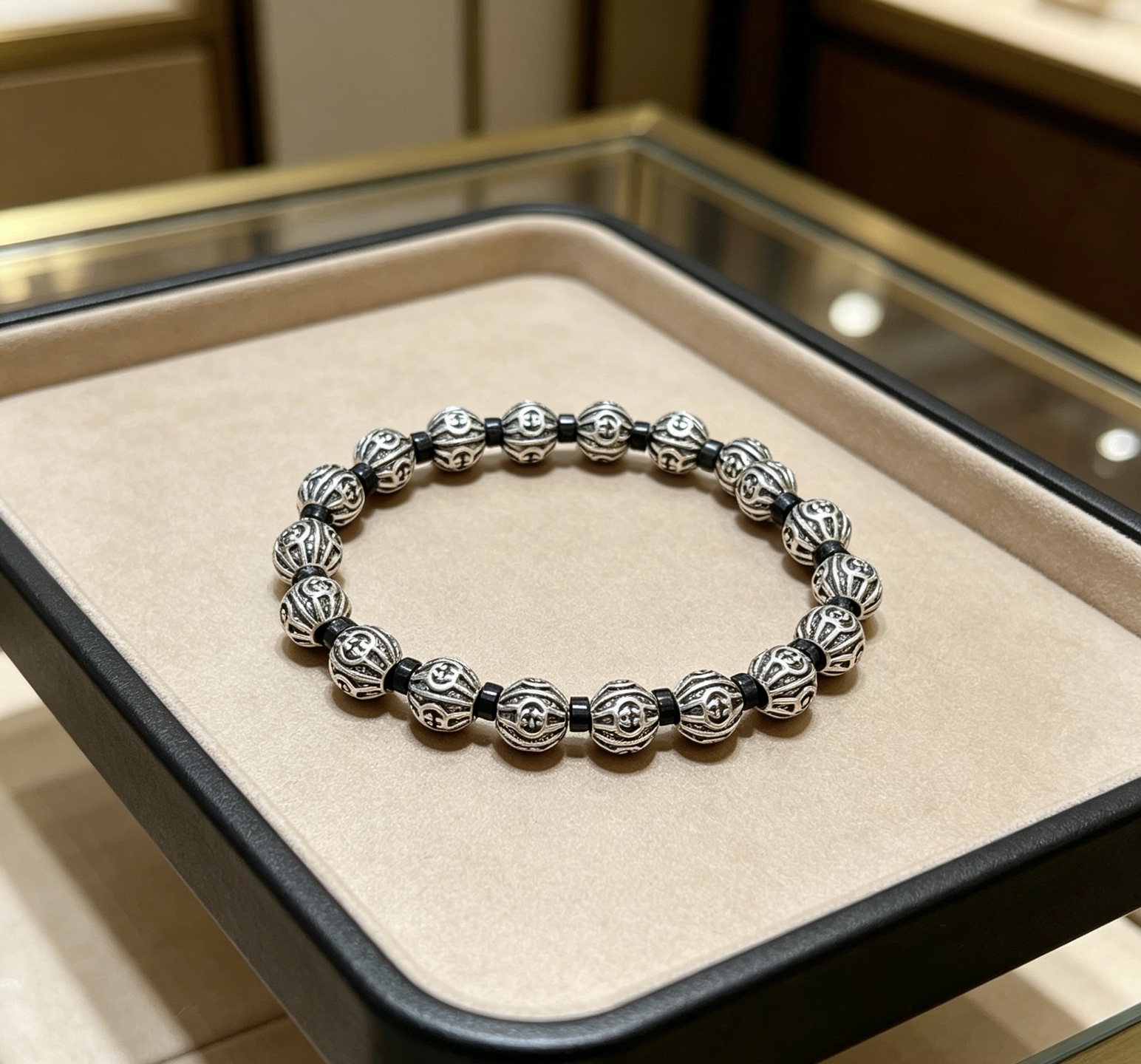 NO:860167,Batch Gucci bracelet luxury bracelet, same style for men and women. The latest full-piece beaded bracelet is of higher quality. The same style as the Anger Forest series double G retro Gucci bracelet for celebrities. Size: 16-24 cm. Details are distressed. Non-market glossy version. Non-market ordinary version. This one has been out. Best-selling model in Gucci. Very good match with clothes, high-quality jewelry, gucci, bracelet.19860909批 古驰手链奢华手串 男女同款 最新款全件串珠手链档次更高明星同款Anger Forest系列双g复古古驰手链 尺寸:16-24厘米 细节对版做旧处理 非市面亮面版型 非市面普通做这款一直在出 古驰里面热卖款 非常好搭配衣服,饰品精品,gucci,bracelet,Jewelry