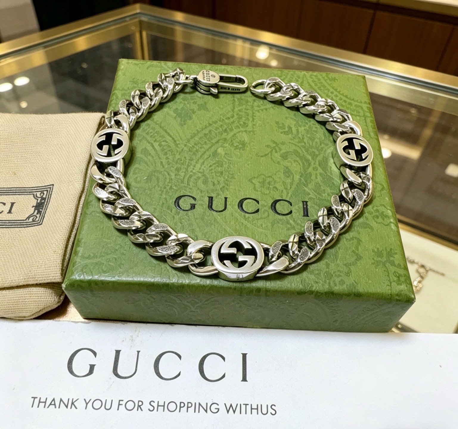 。 最新出炉土豪版手链 认准细节链身闪沙效果  独家高品质🌼 Gucci古驰手链最新款的经典款 精致无论