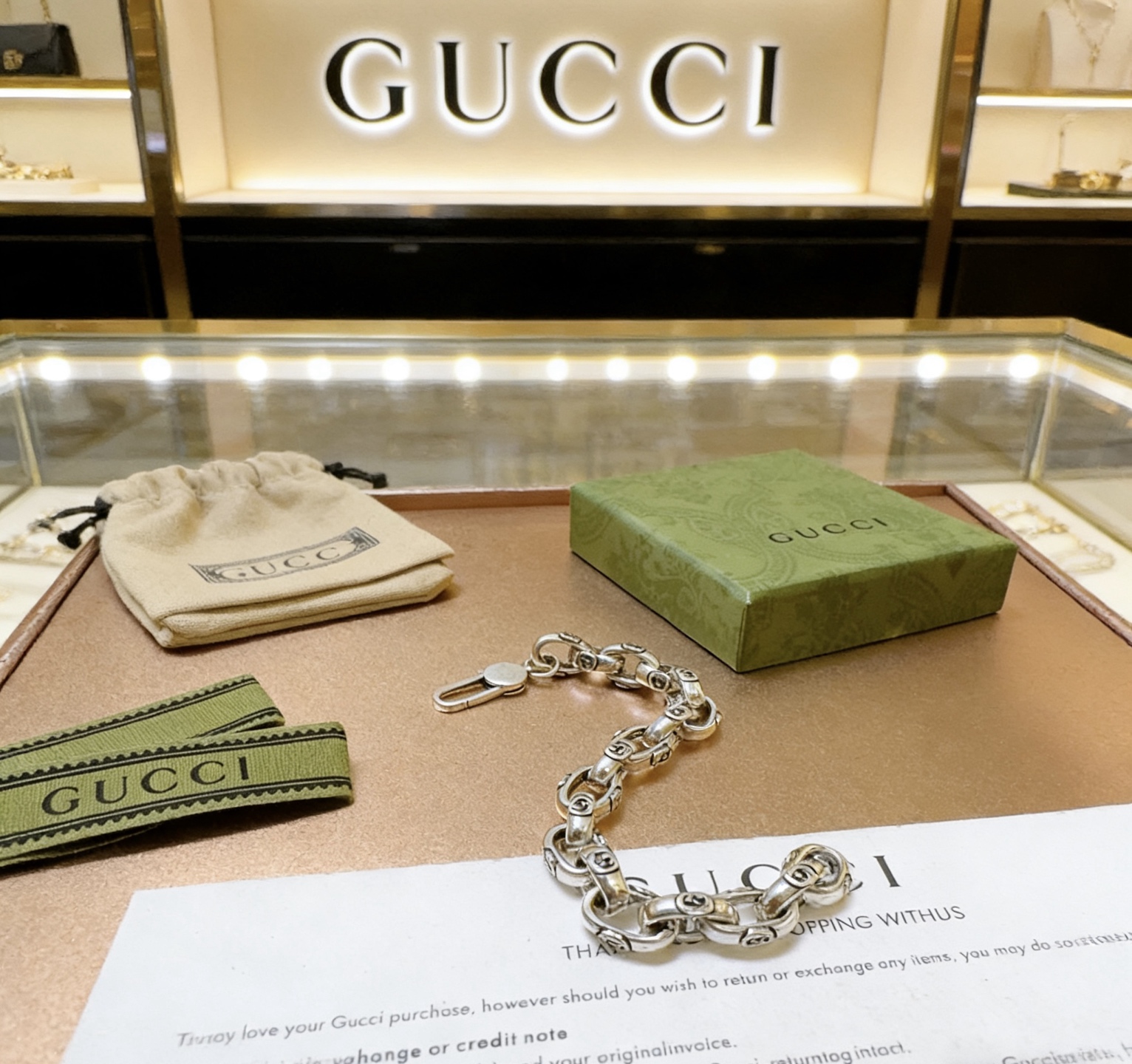 。 最新出炉🌼 Gucci古驰手链最新款的经典款 精致无论款式 质感 都是绝对的顶尖feel 只要看一眼