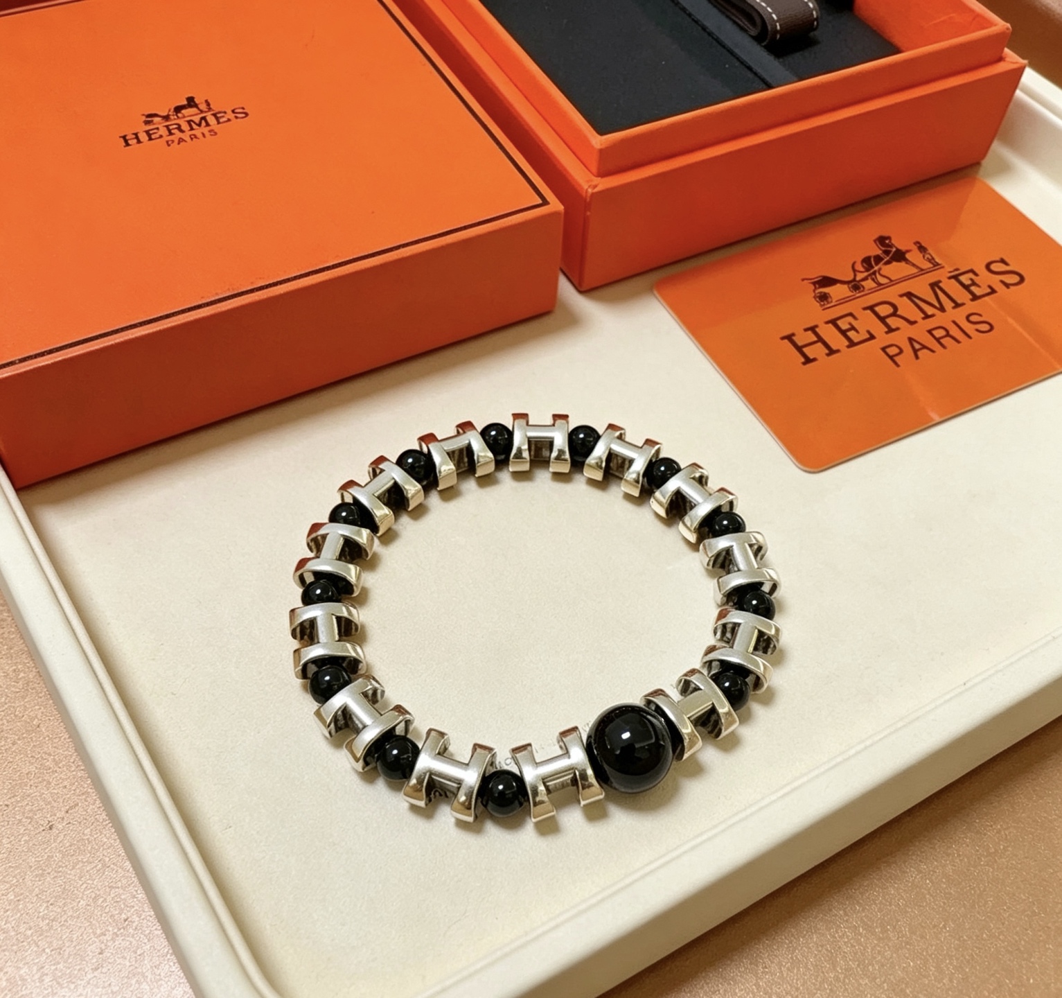 NO:879841,Batch New Product Release Hermas Hermès Bracelet Luxurious Hermès Bracelet Natural Stone Bracelet Same Style for Men and Women Latest Full Beaded Bracelet with Higher Grade Stars Same Style Anger Forest Series H Vintage Hermes Bracelet Size: 16-24 cm Details are distressed to the version Non-market bright version Non-market ordinary make this one has been on the market Best-selling model in Hermès Very good match with clothes, jewelry boutiques, hermes, hermes, bracelet19860909批 新品发布 Hermas爱马仕手链奢华爱马仕手串 天然石手链男女同款 最新款全件串珠手链档次更高明星同款Anger Forest系列H复古爱马仕手链 尺寸:16-24厘米 细节对版做旧处理 非市面亮面版型 非市面普通做这款一直在出 爱马仕里面热卖款 非常好搭配衣服,饰品精品,hermes,hermes,bracelet,Jewelry