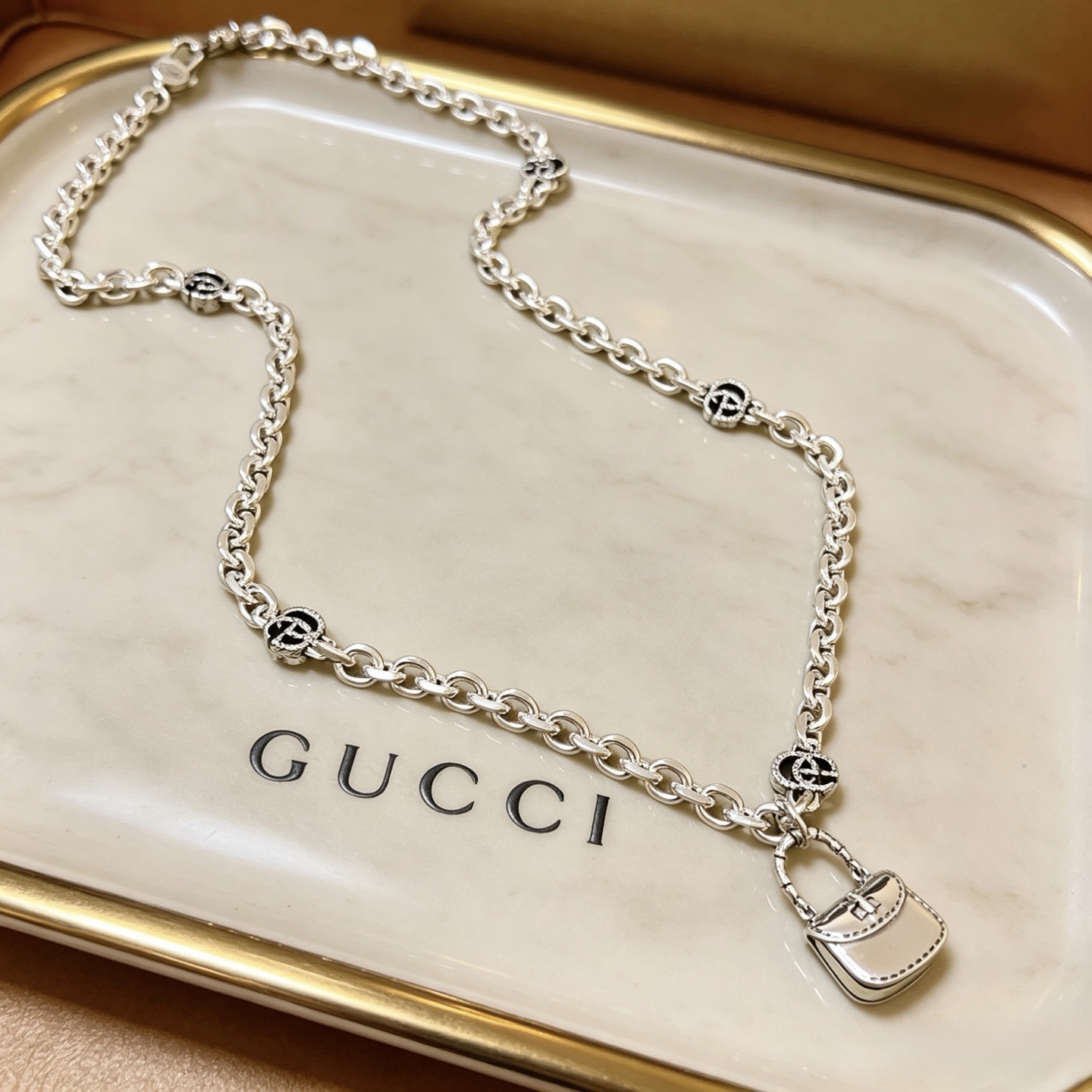 NO:879849,The latest Gucci necklace has a higher grade. The same Anger Forest series double G classic necklace for celebrities. European and American fashion and casual style series. Gucci series retro silver necklace. The chain length is 60 cm. The details are distressed. The shiny version is not available in the market. This one has been out. It is a best-selling model in Gucci. It goes well with trendy clothes, fine jewelry, gucci, and necklace.19860909批古驰项链最新款链条档次更高明星同款Anger Forest系列双G经典款项链欧美时尚休闲风系列古驰系列复古银项链 链长60厘米 细节对版做旧处理 非市面亮面版型 这款一直在出 古驰里面热卖款 非常好搭配潮流衣服,饰品精品,gucci,necklace,Jewelry