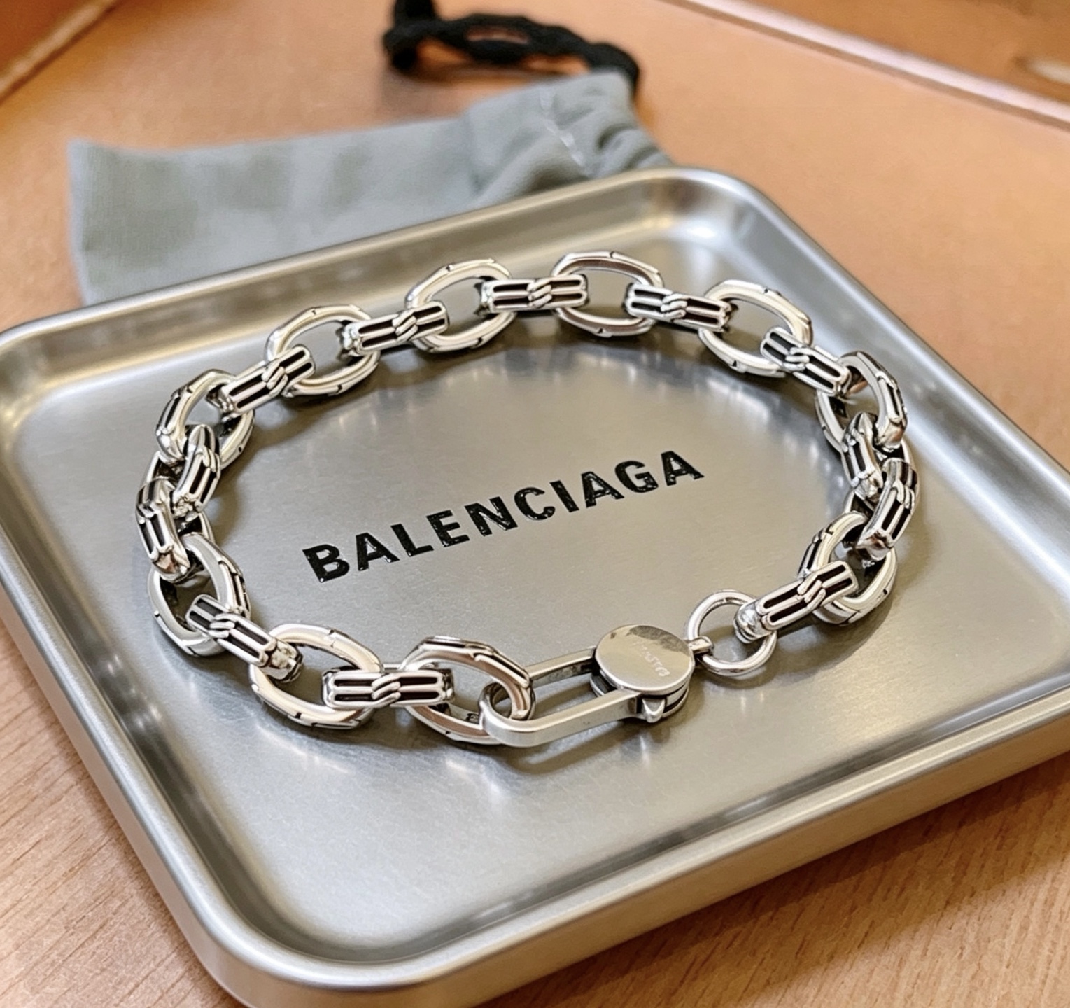 原单货🔹🔹新品 巴黎世家 Balenciaga手链🔹专柜一致巴黎世家手链 男士火爆款出货 设计独特 前卫