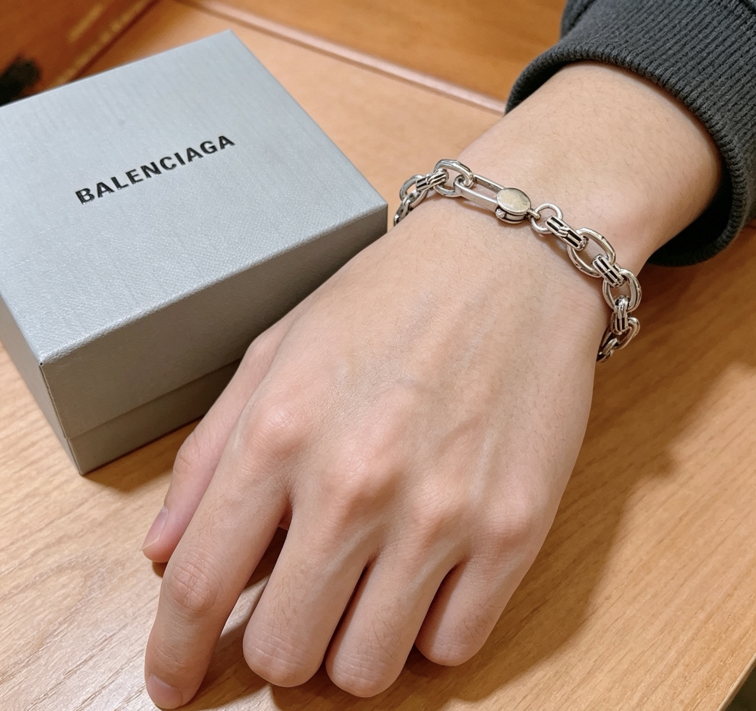 原单货🔹🔹新品 巴黎世家 Balenciaga手链🔹专柜一致巴黎世家手链 男士火爆款出货 设计独特 前卫