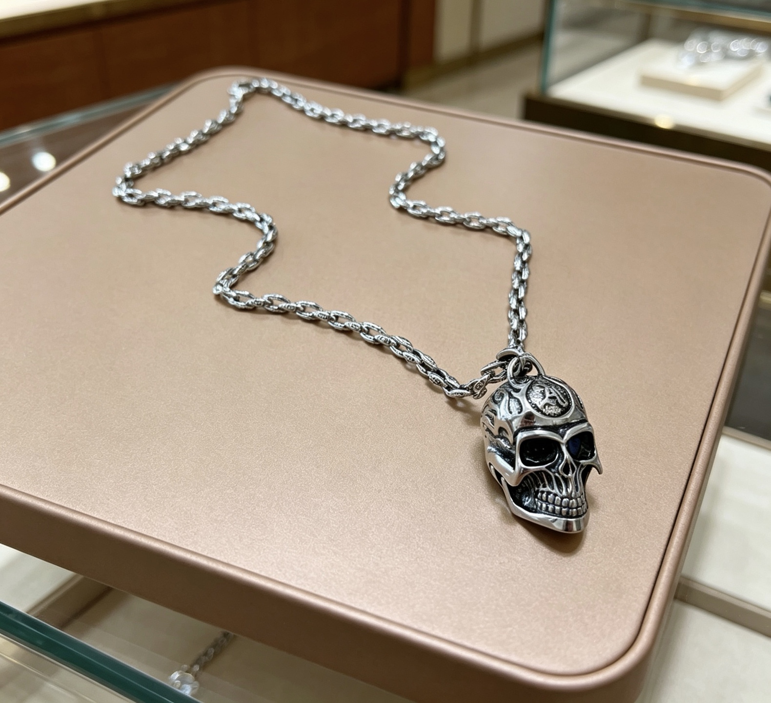 NO:879881,Batch original single goods new products Balenciaga necklace Balenciaga new necklace counter consistent fine details workmanship every detail process in place fine design craftsmanship hot models shipped unique design retro style Balenciaga necklace, jewelry boutique, balenciaga, balenciaga, necklace19860909批 原单货新品 巴黎世家项链 Balenciaga 新款项链专柜一致 细节做工精细 每个细节流程到位 设计工艺精细 火爆款出货 设计独特 复古风格 巴黎世家项链,饰品精品,balenciaga,balenciaga,necklace,Jewelry