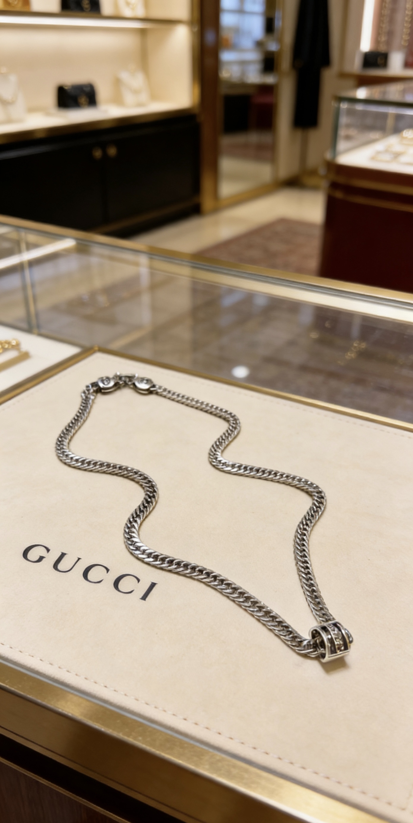 NO:862537,Batch, do not explode, do not post, Douyin is the first choice for Internet celebrities to bring goods. The latest chain of Gucci necklaces is of higher quality. The same style as the Anger Forest series, double G design concept, retro pattern Gucci necklace. It makes high-end clothes more elegant. It has more brand and personality when going out. The details are distressed and not available in the market. This model has been released. It is a best-selling model in Gucci. It is very easy to match, fine jewelry, gucci, necklace.19860909批  不爆不发 抖音带货网红首选 古驰项链最新款链条档次更高明星同款Anger Forest系列双g设计理念复古图案古驰项链 让高档的衣服搭配更有气质 出去更有牌面和个性 细节对版做旧处理 非市面亮面版型 这款一直在出 古驰里面热卖款 非常好搭配,饰品精品,gucci,necklace,Jewelry