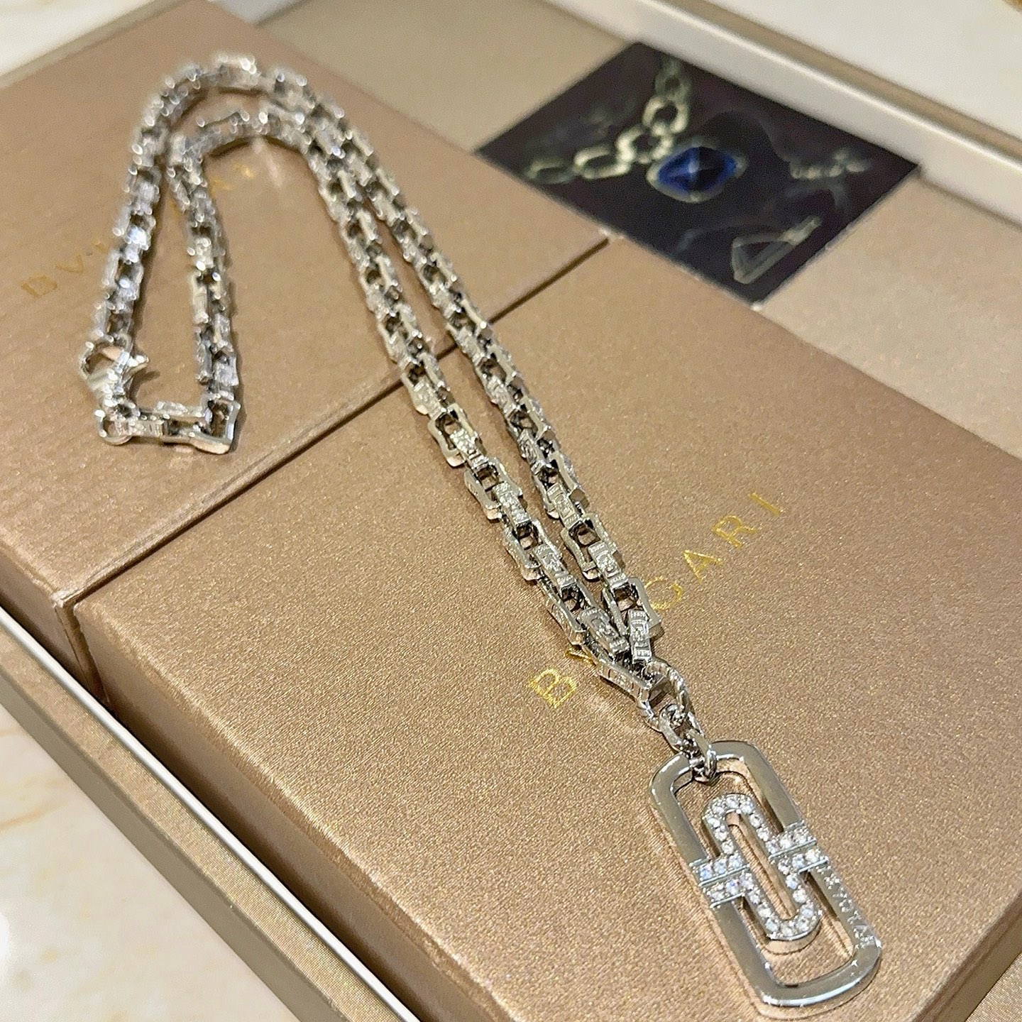 宝格丽项链V金材质 BVLGARI宝格丽 DIVAS‘ DREAM 系列 品相完美，细节无敌，那种独特的