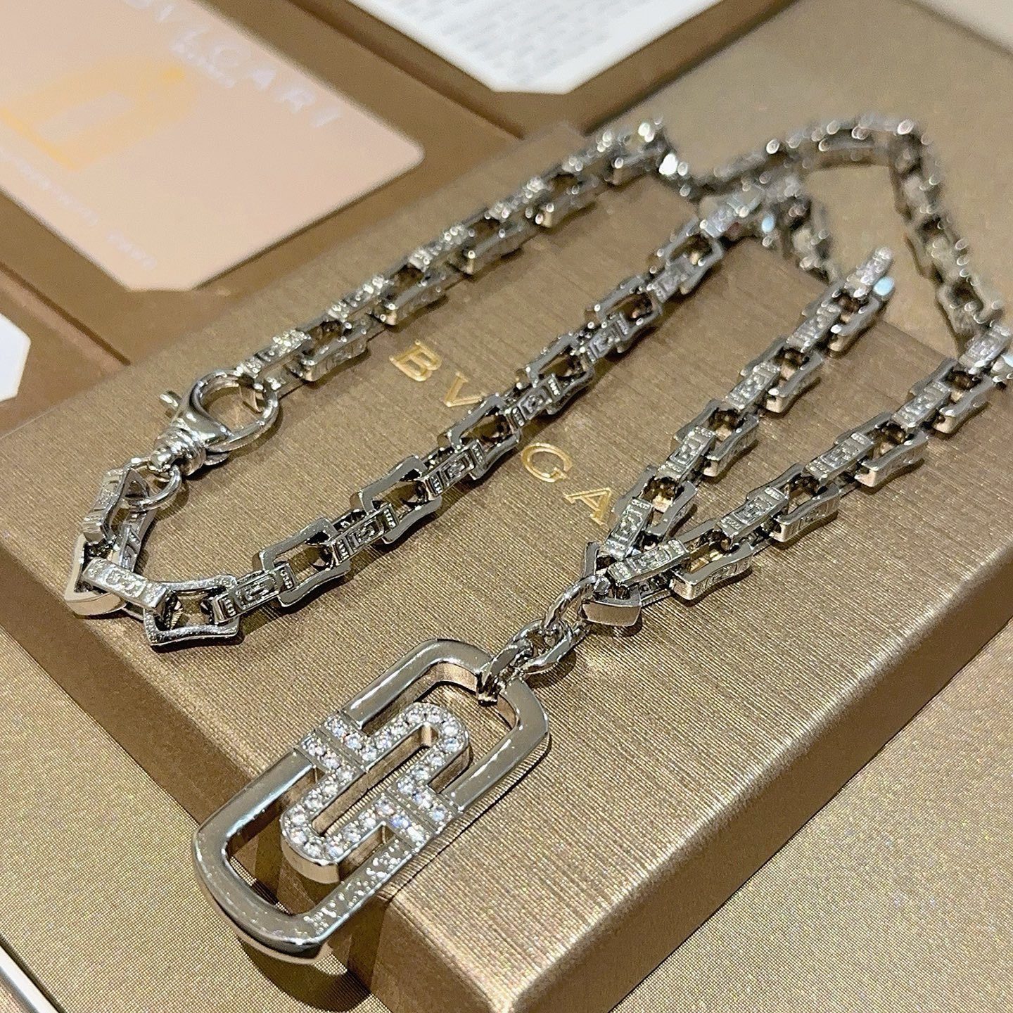 宝格丽项链V金材质 BVLGARI宝格丽 DIVAS‘ DREAM 系列 品相完美，细节无敌，那种独特的