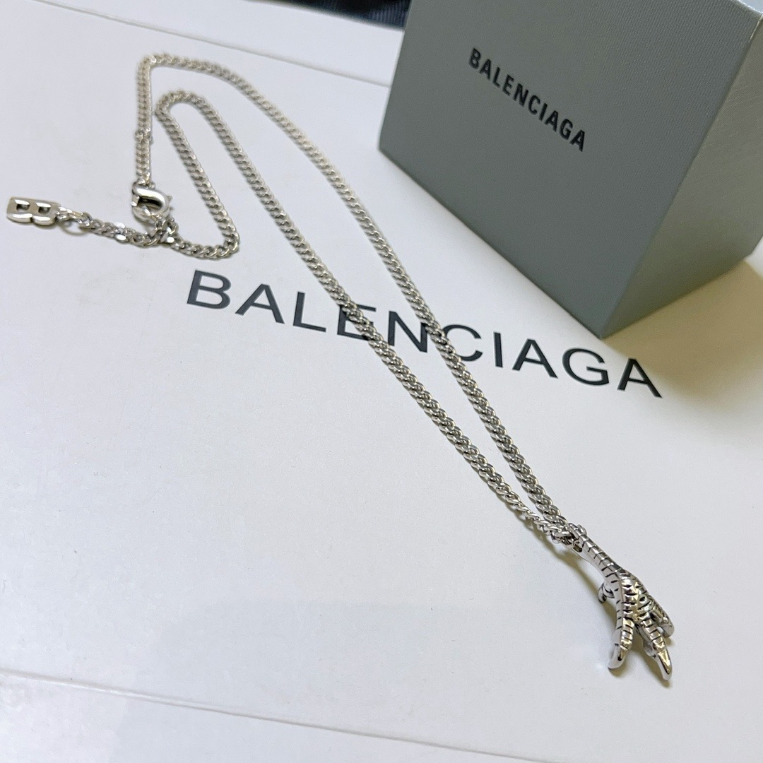 NO:862530,Batch original single goods new products Balenciaga necklace Balenciaga new necklace counter consistent fine details workmanship every detail process in place fine design craftsmanship hot models shipped unique design retro style Balenciaga necklace, jewelry boutique, balenciaga, balenciaga, necklace19860909批 原单货新品 巴黎世家项链 Balenciaga 新款项链专柜一致 细节做工精细 每个细节流程到位 设计工艺精细 火爆款出货 设计独特 复古风格 巴黎世家项链,饰品精品,balenciaga,balenciaga,necklace,Jewelry
