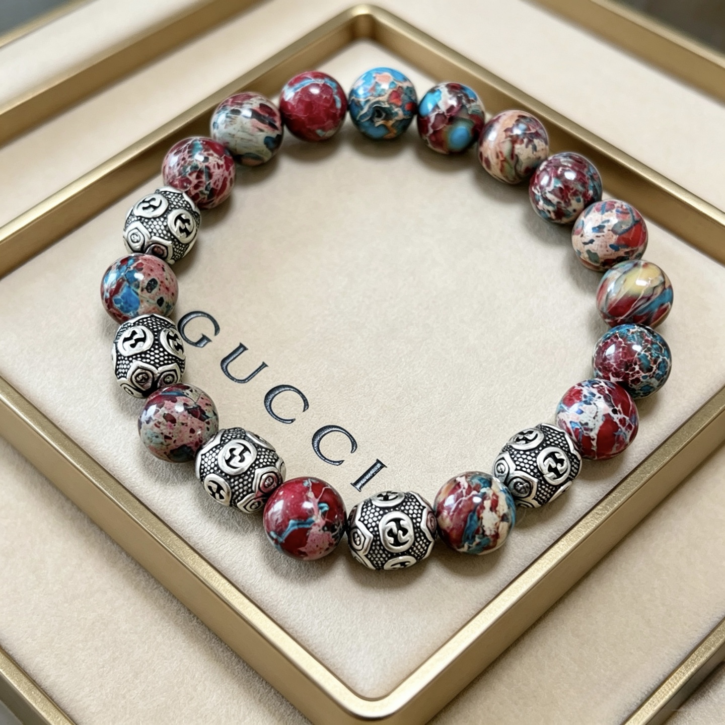 NO:862619,Batch New Product Release Gucci Bracelet Luxurious Gucci Bracelet Snakeskin Stone Bracelet Agate Same for Men and Women The latest full beaded bracelet is of higher quality Stars have the same style Anger Forest Series Double G Retro Gucci Bracelet Size: 16-24 cm The details are distressed and not available in the market Glossy version Not available in the market Ordinary make this one has been out The best-selling model in Gucci Very good to match clothes, jewelry boutiques, gucci, bracelet, snakeskin19860909批 新品发布 古驰手链奢华古驰手串 蛇皮石手链玛瑙男女同款 最新款全件串珠手链档次更高明星同款Anger Forest系列双g复古古驰手链 尺寸:16-24厘米 细节对版做旧处理 非市面亮面版型 非市面普通做这款一直在出 古驰里面热卖款 非常好搭配衣服,饰品精品,gucci,bracelet,snakeskin,Jewelry