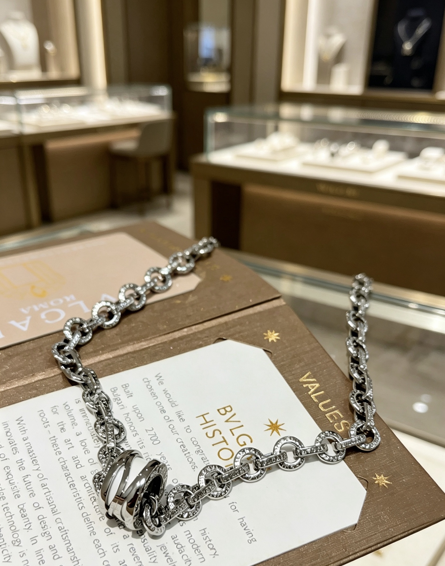 宝格丽项链V金材质 。BVLGARI宝格丽 DIVAS‘ DREAM 系列 品相完美，细节无敌，那种独特