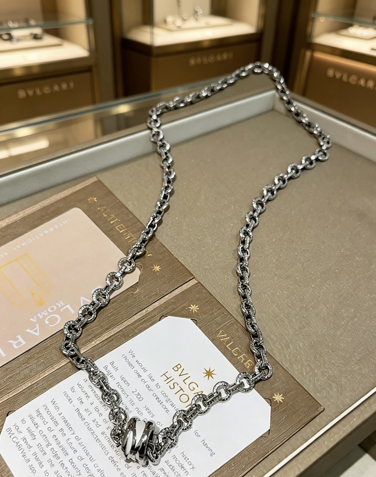 宝格丽项链V金材质 。BVLGARI宝格丽 DIVAS‘ DREAM 系列 品相完美，细节无敌，那种独特