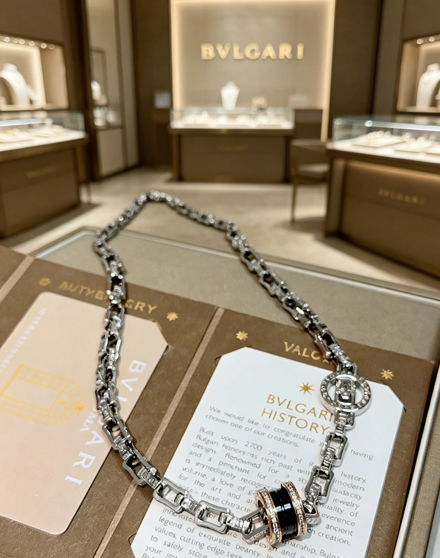 宝格丽项链V金材质 。BVLGARI宝格丽 DIVAS‘ DREAM 系列 品相完美，细节无敌，那种独特