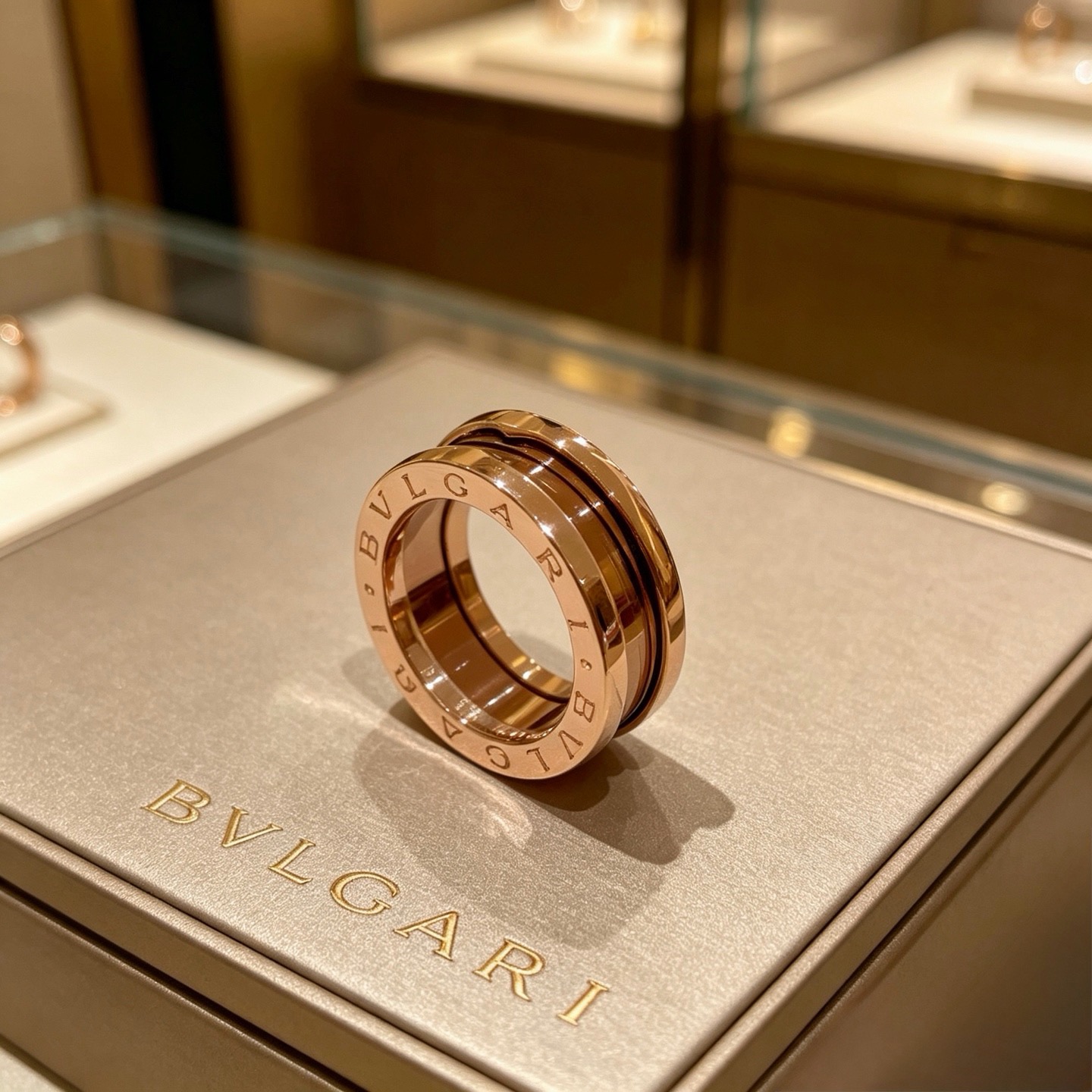 NO:862577,Batch. Bulgari necklace V gold material. BVLGARI DIVAS’ DREAM enamel series. Perfect appearance, unparalleled details. The unique color is completely impeccable. It is decorated with a classic ring shape design. It is simple yet elegant and eye-catching. The combination of rose gold and brown ceramics is more elegant. The upper body is elegant and moving. Same style for men and women. Bvlgari ring code number: 6789 10 11, boutique jewelry, bottega  veneta,bvlgari,bvlgari,necklace,ring19860909批.宝格丽项链V金材质.BVLGARI宝格丽 DIVAS‘ DREAM 珐琅系列 品相完美,细节无敌,那种独特的色泽完全无可挑剔,再缀以经典指环外形设计,简约之余却又优雅夺目,玫瑰金棕陶瓷的组合更显气色,上身雅致动人.男女同款 宝格丽戒指 码数:6789 10 11,饰品精品,bottega veneta,bvlgari,bvlgari,necklace,ring,Jewelry