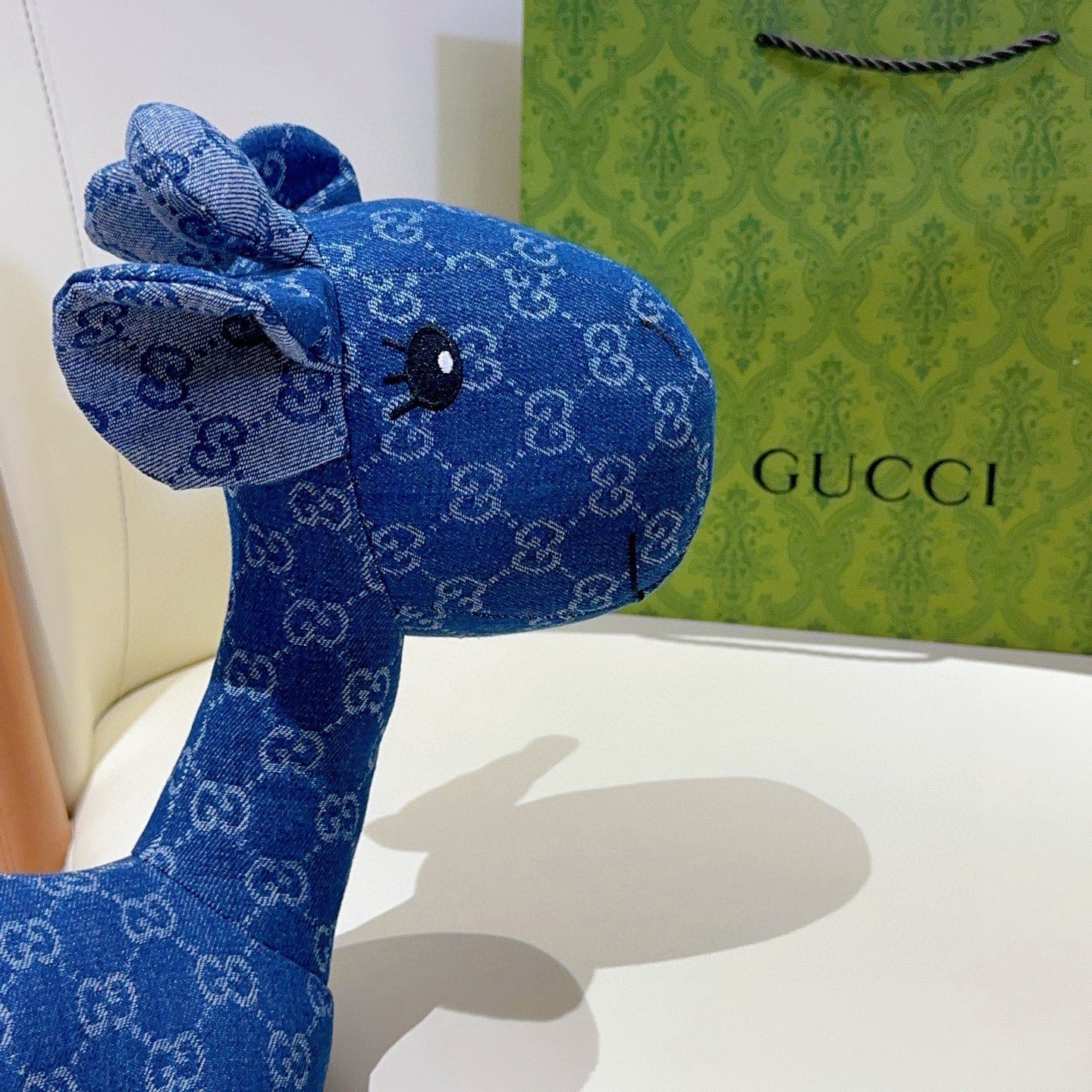 NO:862618,Batch. Hot model is coming. Gucci official website launches new product donkey doll for exclusive high-quality sale. New product exported to French orders. A donkey doll from Gucci. It is purely handmade. The texture and fullness are all in place. Not many in stock, and the hands are slow. Super cute. Looking forward to my little donkey. Put it in the car and put it at home. It is full of high-end. The size of 35cm is particularly fun to hold in the hand., jewelry boutique, gucci, louis vuitton19860909批. 爆款来袭 古驰官网首发新品毛驴玩偶独家高品质发售 出口法国订单新品发布 ,古驰的的一款毛驴公仔,纯手工制作工艺 质感 饱满度全部到位 现货不多,手慢无 超级可爱的 期待我的小毛驴.放车里放家里高级感满满 35cm的尺寸,抱在手里特别好玩.,饰品精品,gucci,louis vuitton,Jewelry