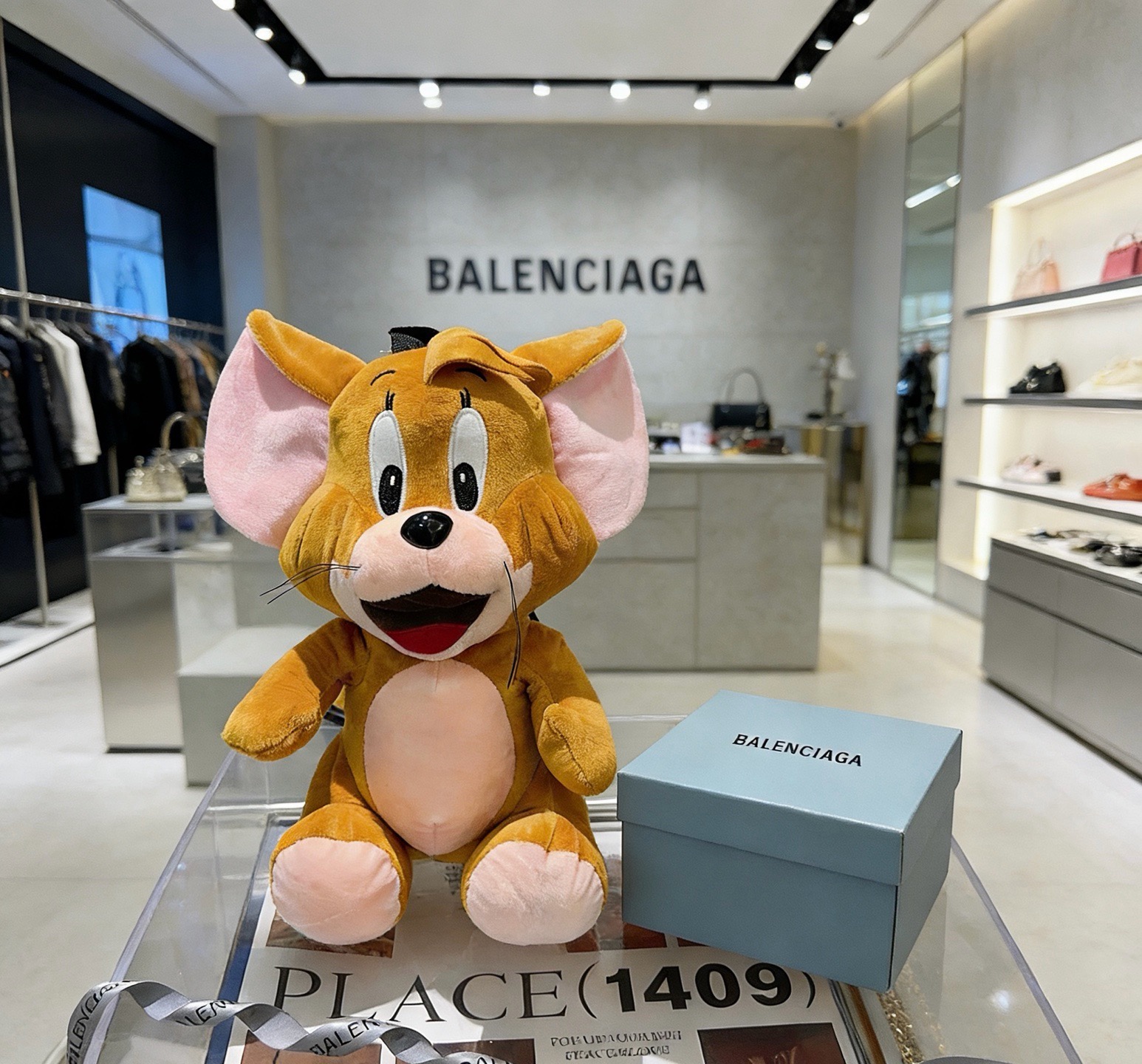 爆款来袭 巴黎世家官网首发新品猫和老鼠玩偶独家高品质发售 出口法国订单新品发布 ，巴黎世家一款杰瑞公仔，