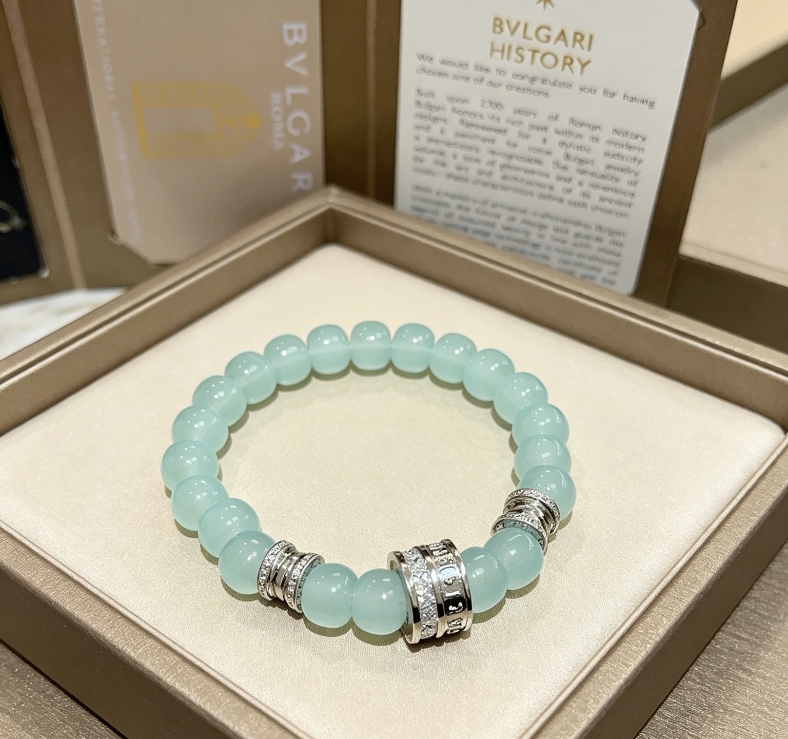 宝格丽手链V金材质 BVLGARI宝格丽 DIVAS‘ DREAM 系列 天然药王石 品相完美，细节无敌