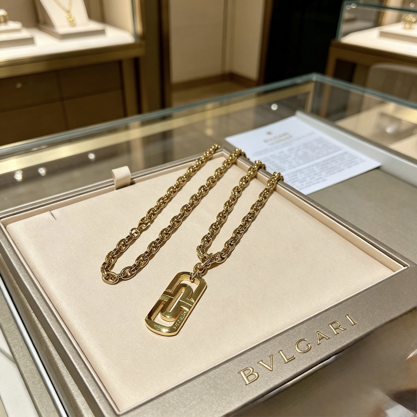宝格丽项链V金材质 BVLGARI宝格丽 DIVAS‘ DREAM 系列 品相完美，细节无敌，那种独特的