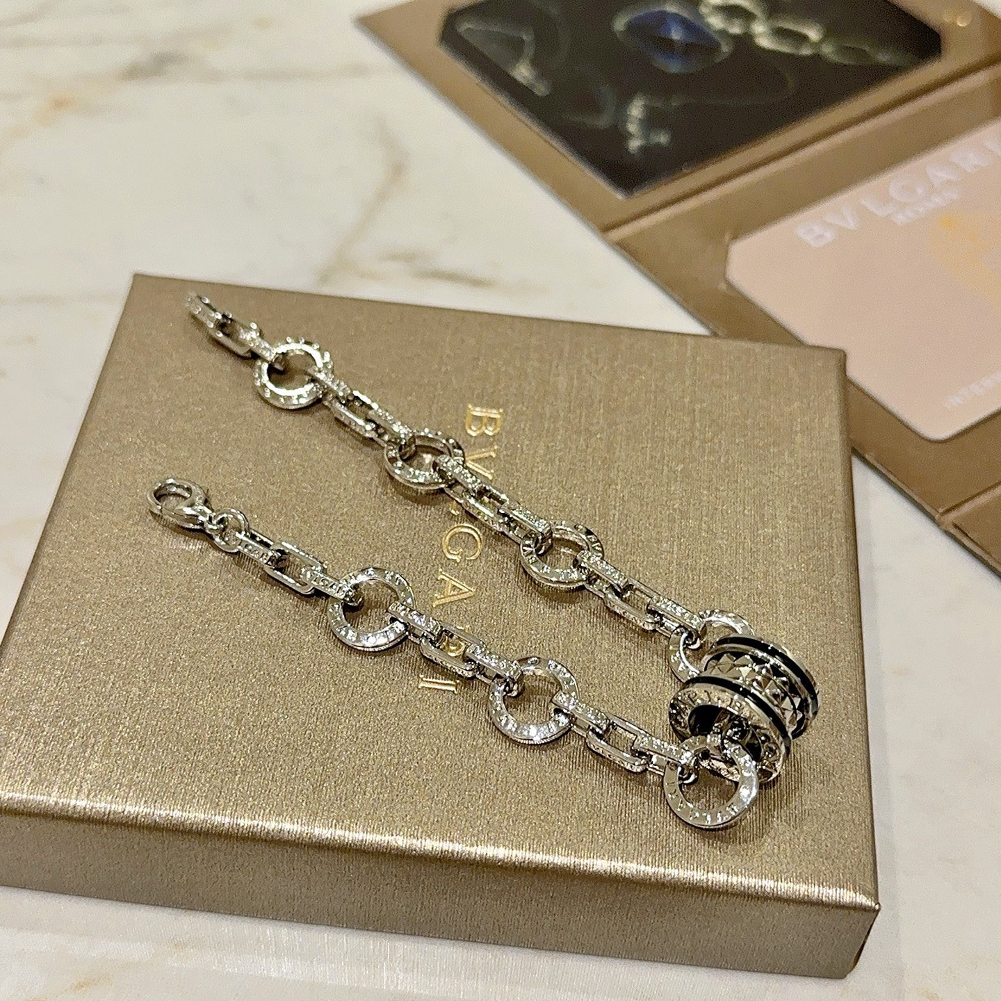 宝格丽手链V金材质 BVLGARI宝格丽 DIVAS‘ DREAM 系列 品相完美，细节无敌，那种独特的