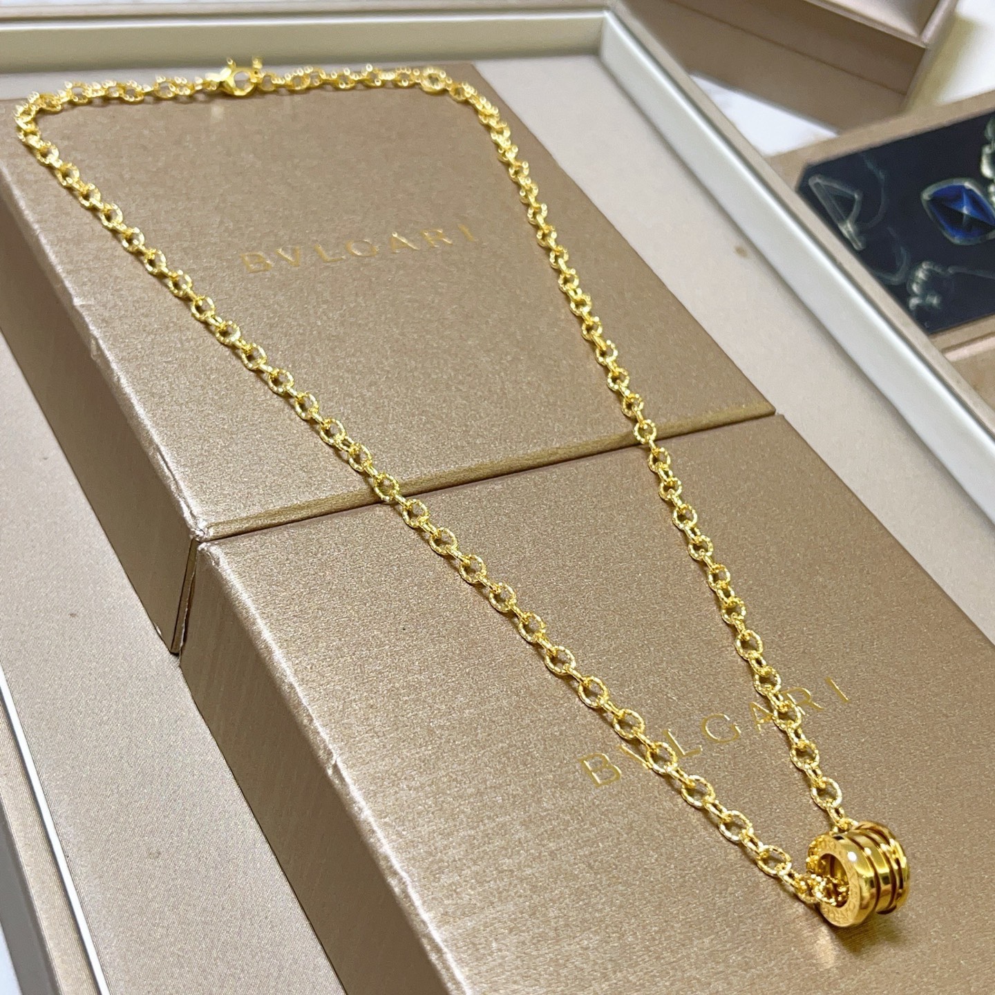 宝格丽项链V金材质 。BVLGARI宝格丽 DIVAS‘ DREAM 系列 品相完美，细节无敌，那种独特