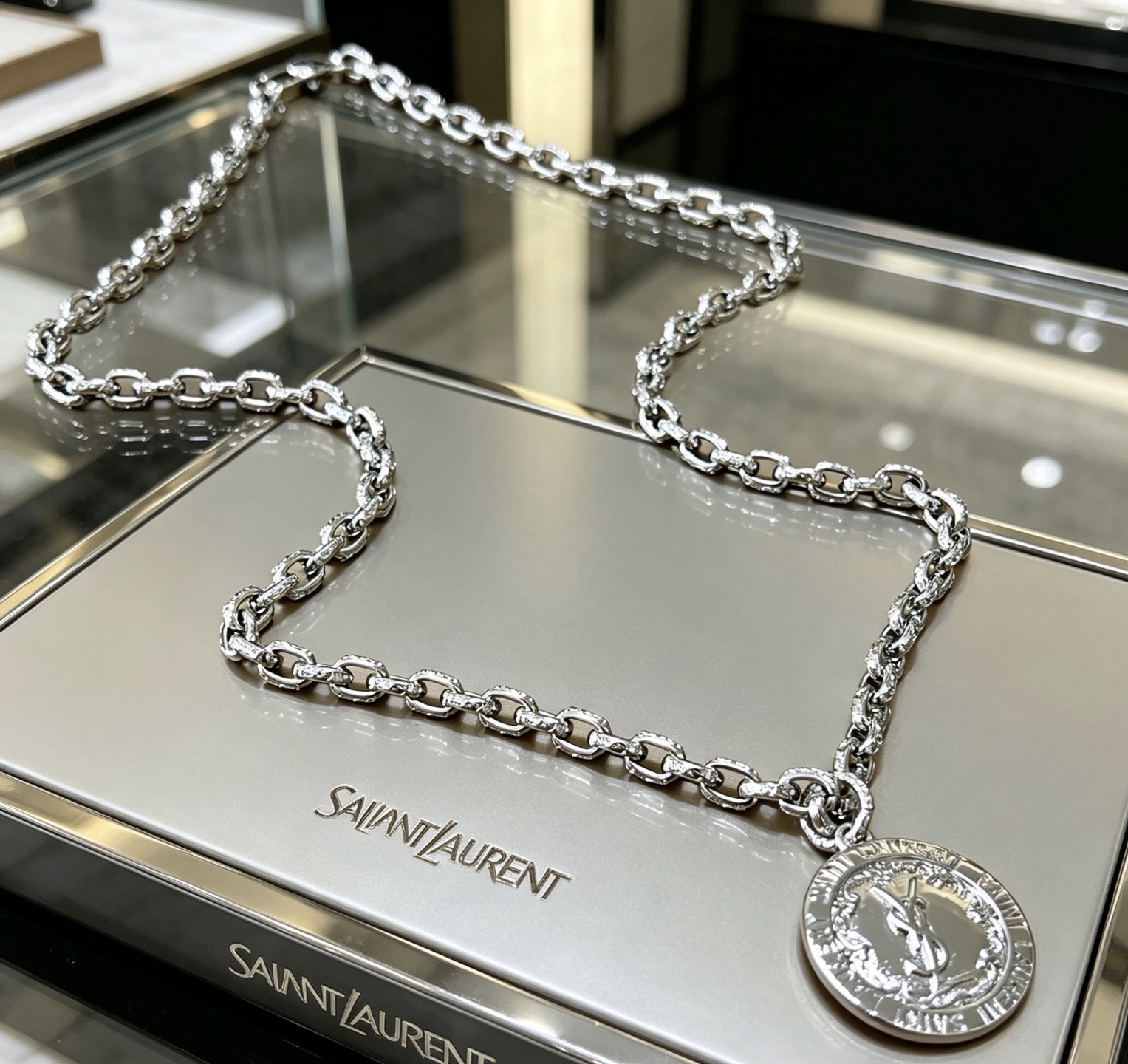 圣罗兰项链新品发布 V金材质 Yves Saint Laurent DIVAS‘ DREAM 系列 品相