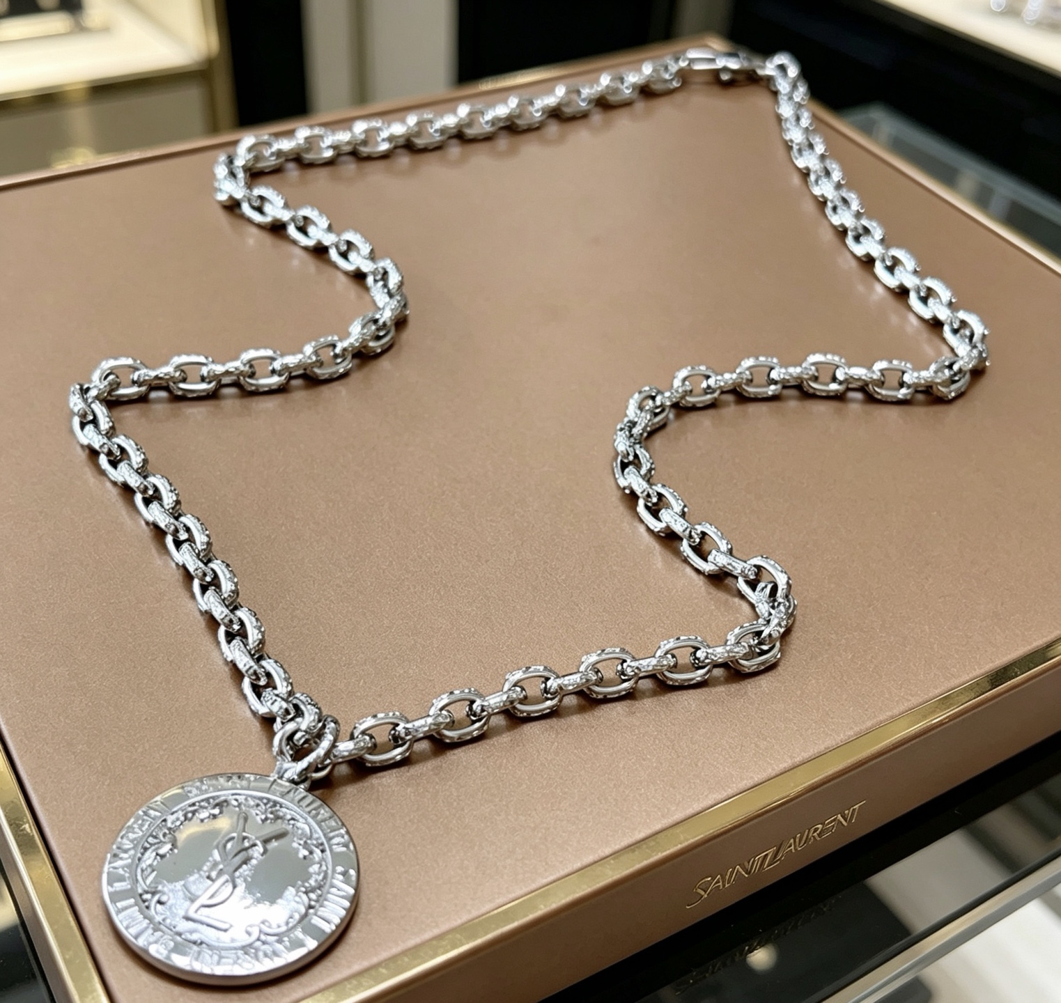 圣罗兰项链新品发布 V金材质 Yves Saint Laurent DIVAS‘ DREAM 系列 品相