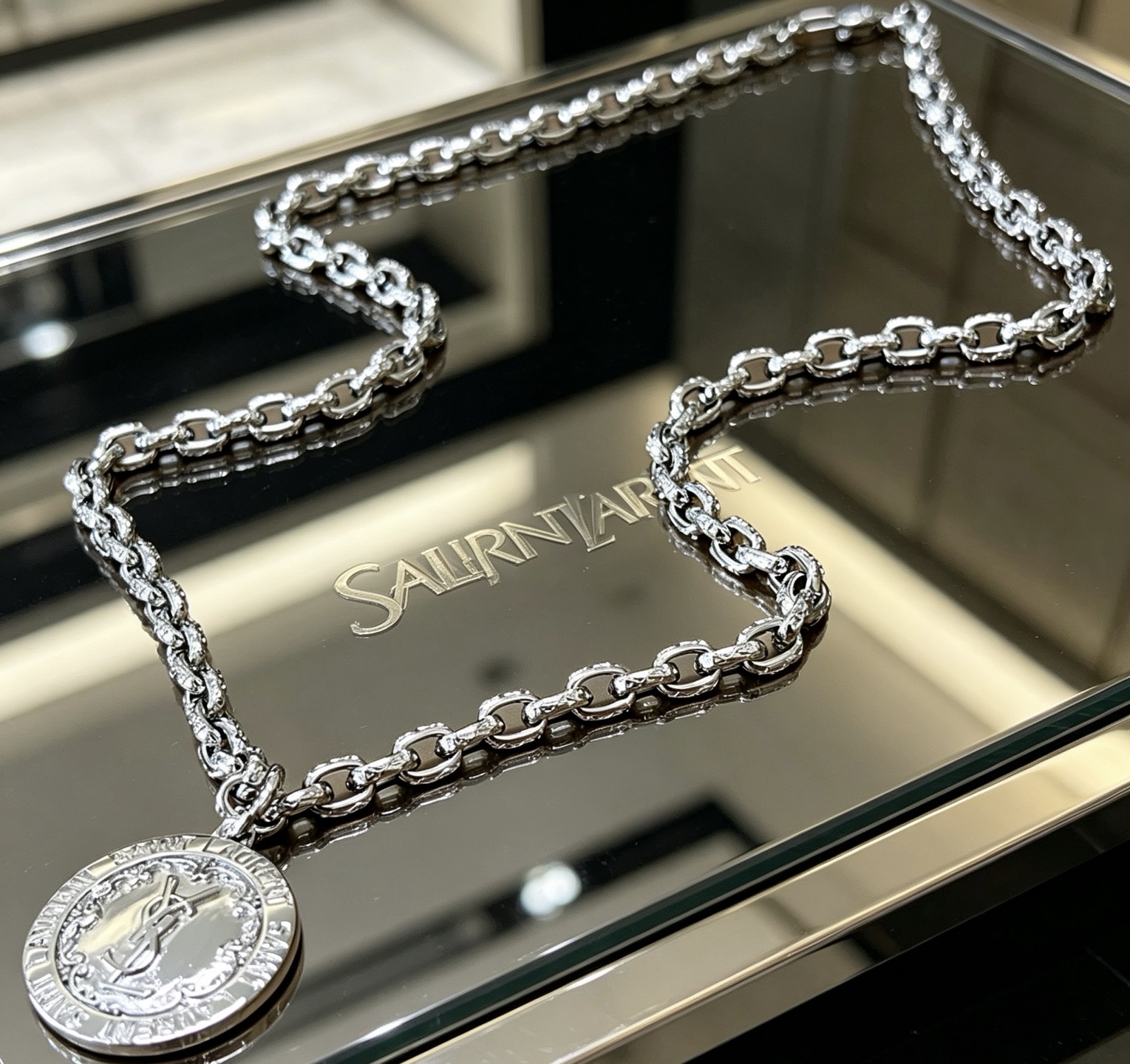 圣罗兰项链新品发布 V金材质 Yves Saint Laurent DIVAS‘ DREAM 系列 品相