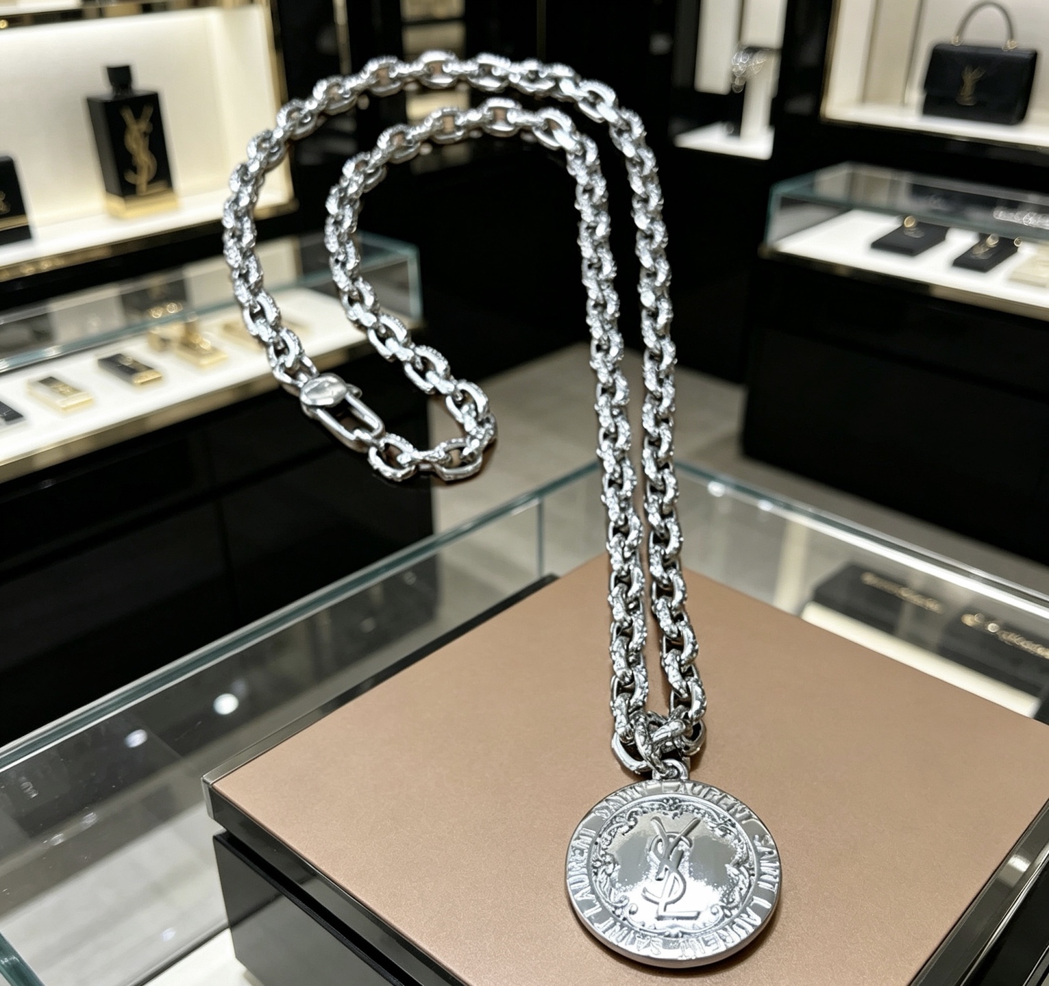圣罗兰项链新品发布 V金材质 Yves Saint Laurent DIVAS‘ DREAM 系列 品相