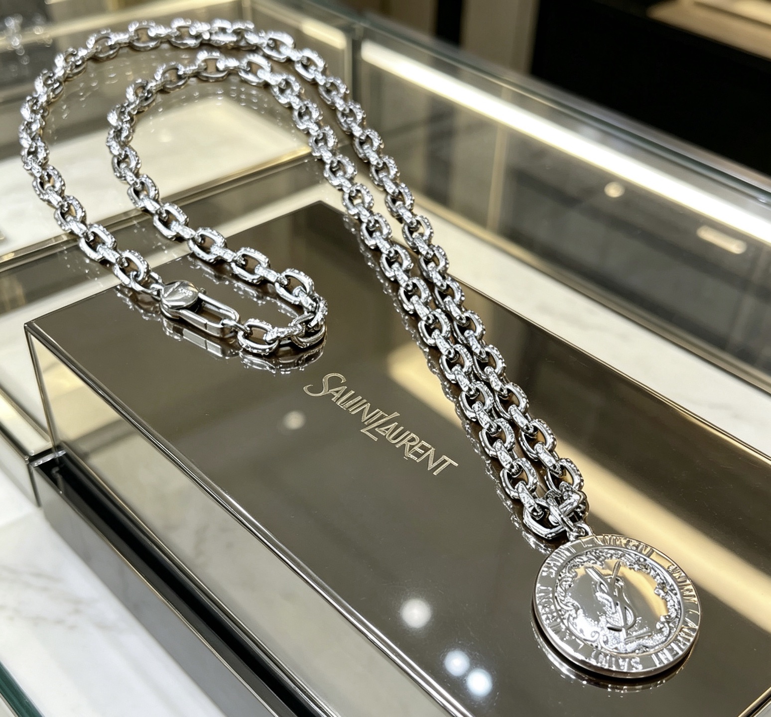 圣罗兰项链新品发布 V金材质 Yves Saint Laurent DIVAS‘ DREAM 系列 品相