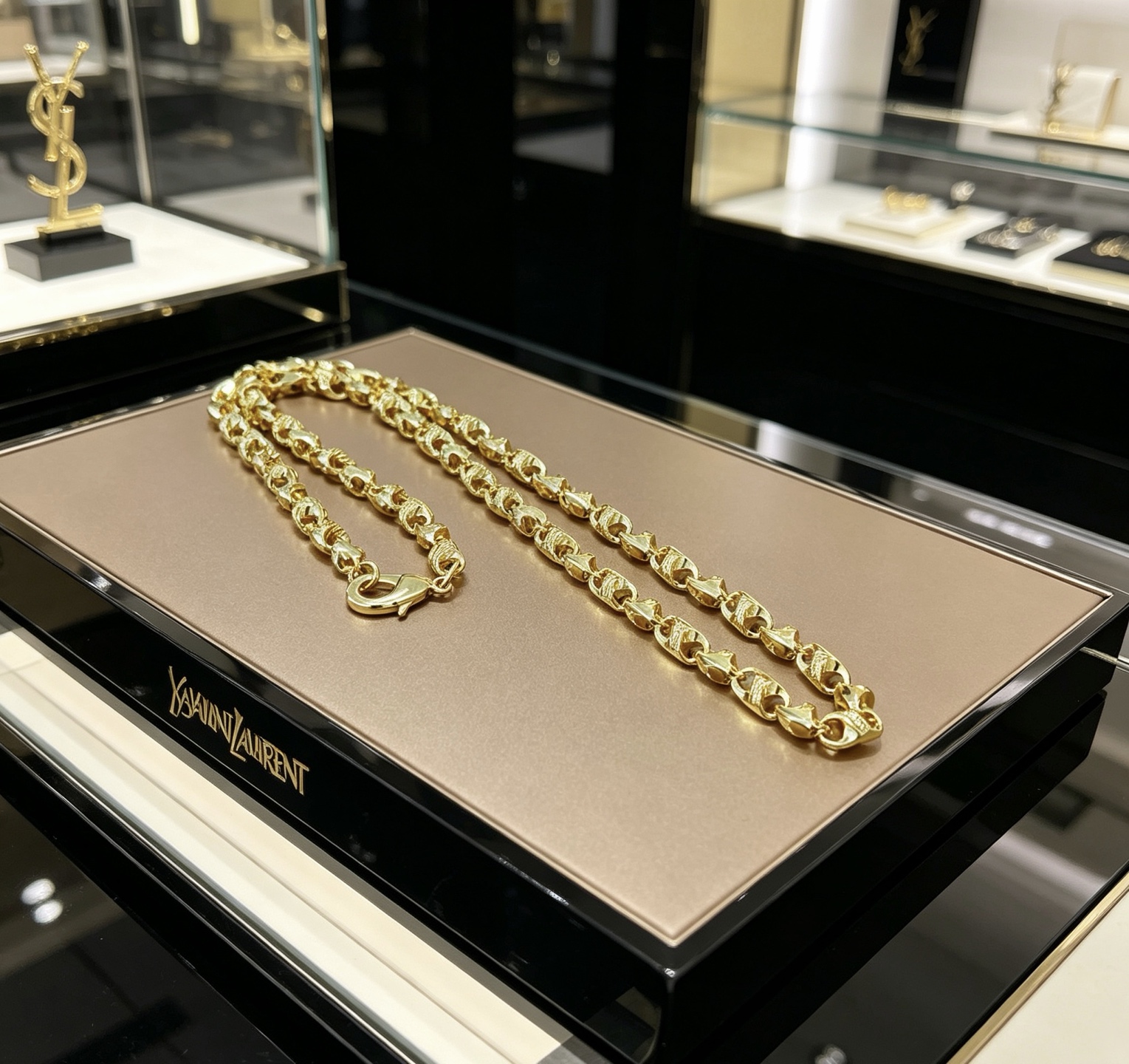 圣罗兰项链新品发布 V金材质 Yves Saint Laurent DIVAS‘ DREAM 系列 品相