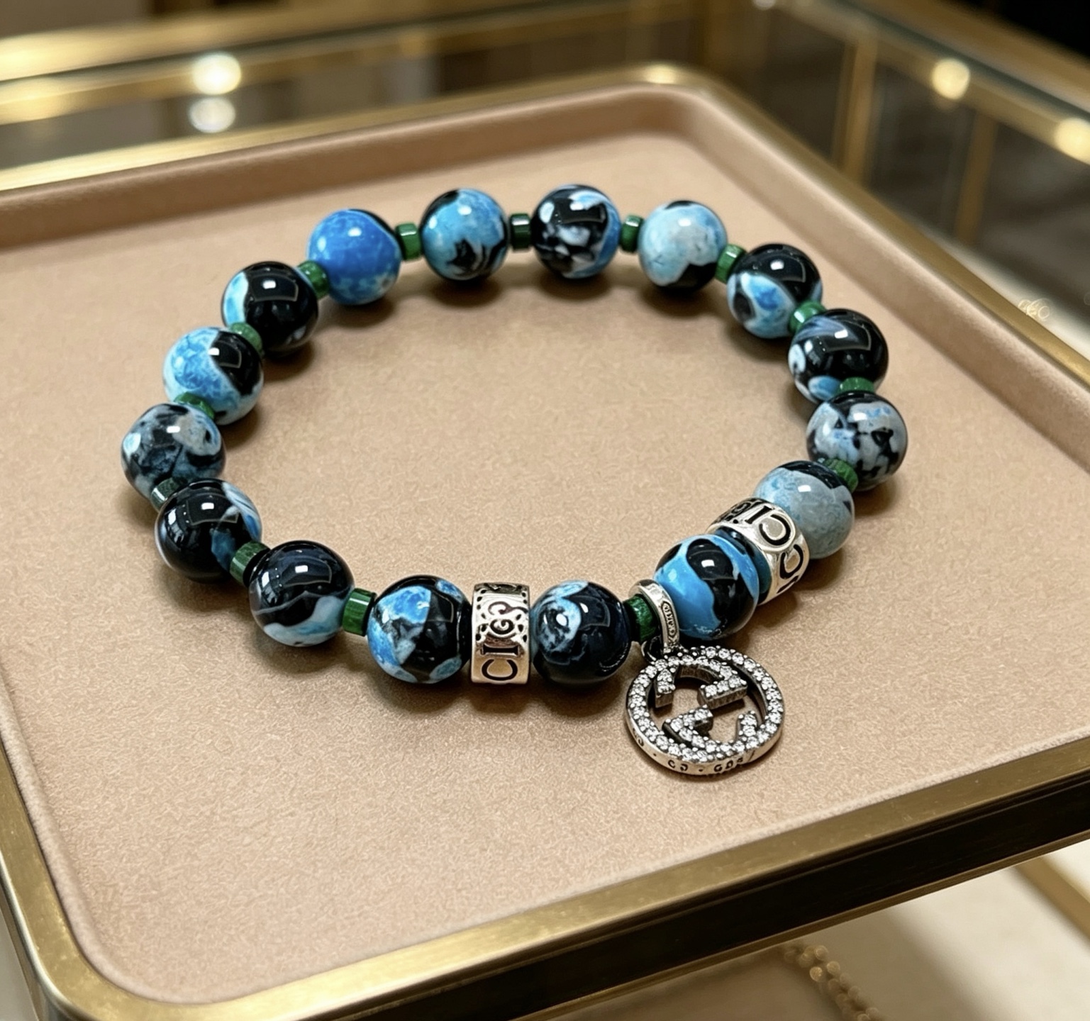 NO:862748,Batch New Product Release Gucci Bracelet Luxurious Gucci Bracelet Snakeskin Stone Bracelet Agate Same for Men and Women The latest full beaded bracelet is of higher quality Stars have the same style Anger Forest Series Double G Retro Gucci Bracelet Size: 16-24 cm The details are distressed and not available in the market Glossy version Not available in the market Ordinary make this one has been out The best-selling model in Gucci Very good to match clothes, jewelry boutiques, gucci, bracelet, snakeskin19860909批 新品发布 古驰手链奢华古驰手串 蛇皮石手链玛瑙男女同款 最新款全件串珠手链档次更高明星同款Anger Forest系列双g复古古驰手链 尺寸:16-24厘米 细节对版做旧处理 非市面亮面版型 非市面普通做这款一直在出 古驰里面热卖款 非常好搭配衣服,饰品精品,gucci,bracelet,snakeskin,Jewelry
