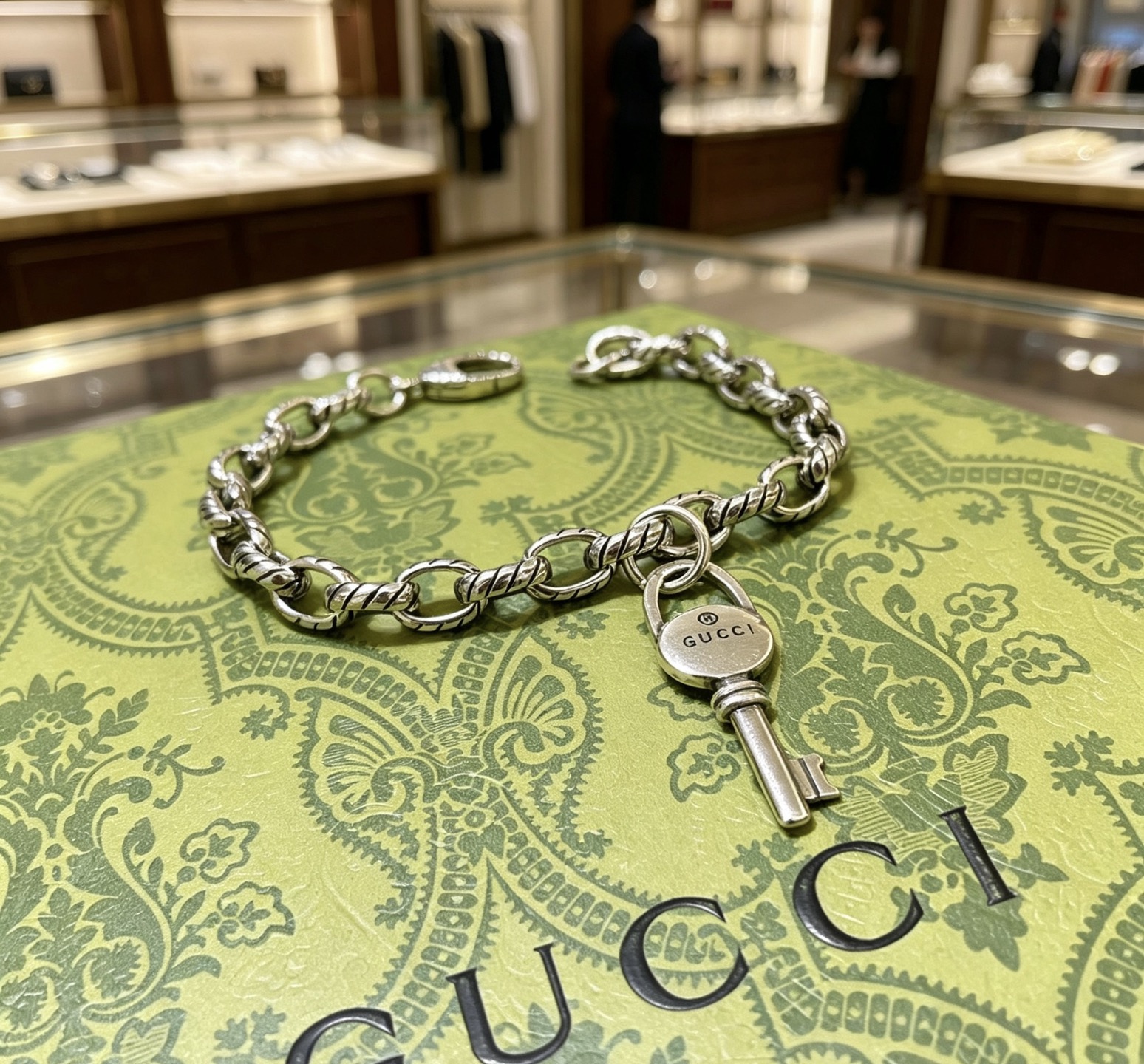 最新出炉土豪版手链 认准细节链身闪沙效果  独家高品质🌼 Gucci古驰手链最新款的经典款 精致无论款式