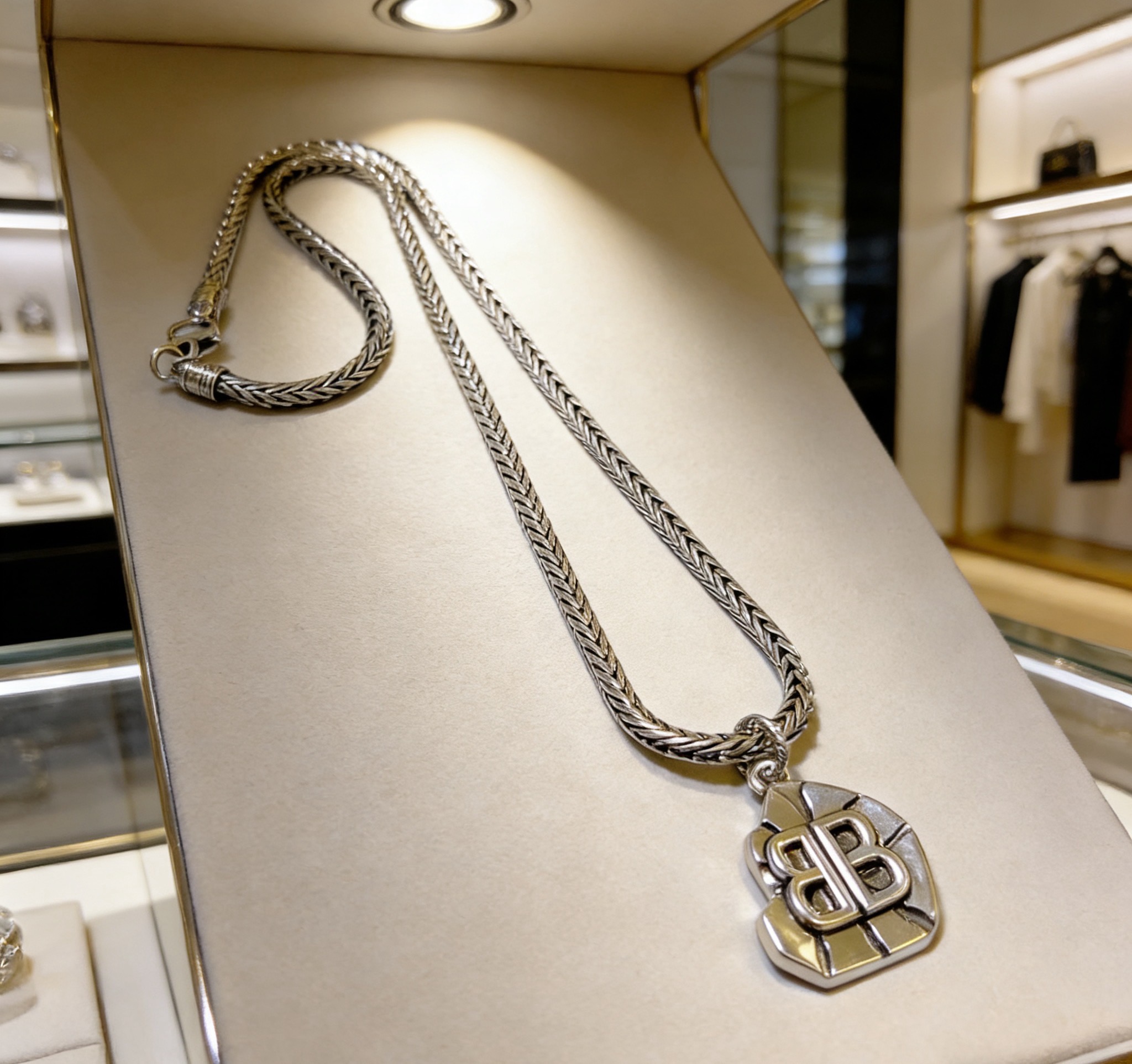 NO:862165,Batch original single goods new products Balenciaga necklace Balenciaga new necklace counter consistent fine details workmanship every detail process in place fine design craftsmanship hot models shipped unique design retro style Balenciaga necklace, jewelry boutique, balenciaga, balenciaga, necklace19860909批 原单货新品 巴黎世家项链 Balenciaga 新款项链专柜一致 细节做工精细 每个细节流程到位 设计工艺精细 火爆款出货 设计独特 复古风格 巴黎世家项链,饰品精品,balenciaga,balenciaga,necklace,Jewelry