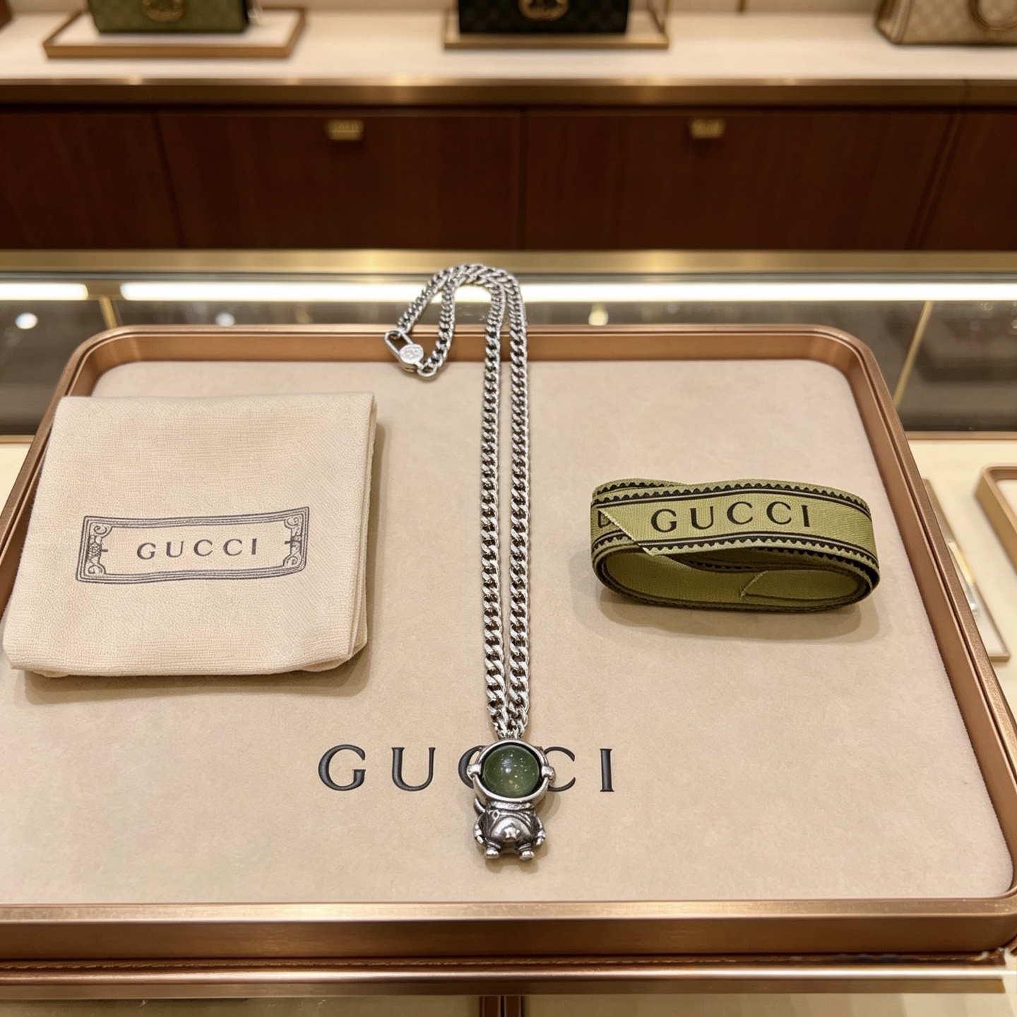 NO:862127,Batch Gucci necklace 2026 latest chain with higher grade. Same style as Anger Forest series double G Gucci necklace for celebrities. The chain length is 60 cm and the length can be changed. The details are distressed. The shiny version is not available in the market. This one has been out. It is the best-selling model in Gucci. It is very good to match with trendy clothes, fine jewelry, gucci, necklace.19860909批 古驰项链2026最新款链条档次更高明星同款Anger Forest系列双G古驰项链 链长60厘米可改长度 细节对版做旧处理 非市面亮面版型 这款一直在出 古驰里面热卖款 非常好搭配潮流衣服,饰品精品,gucci,necklace,Jewelry